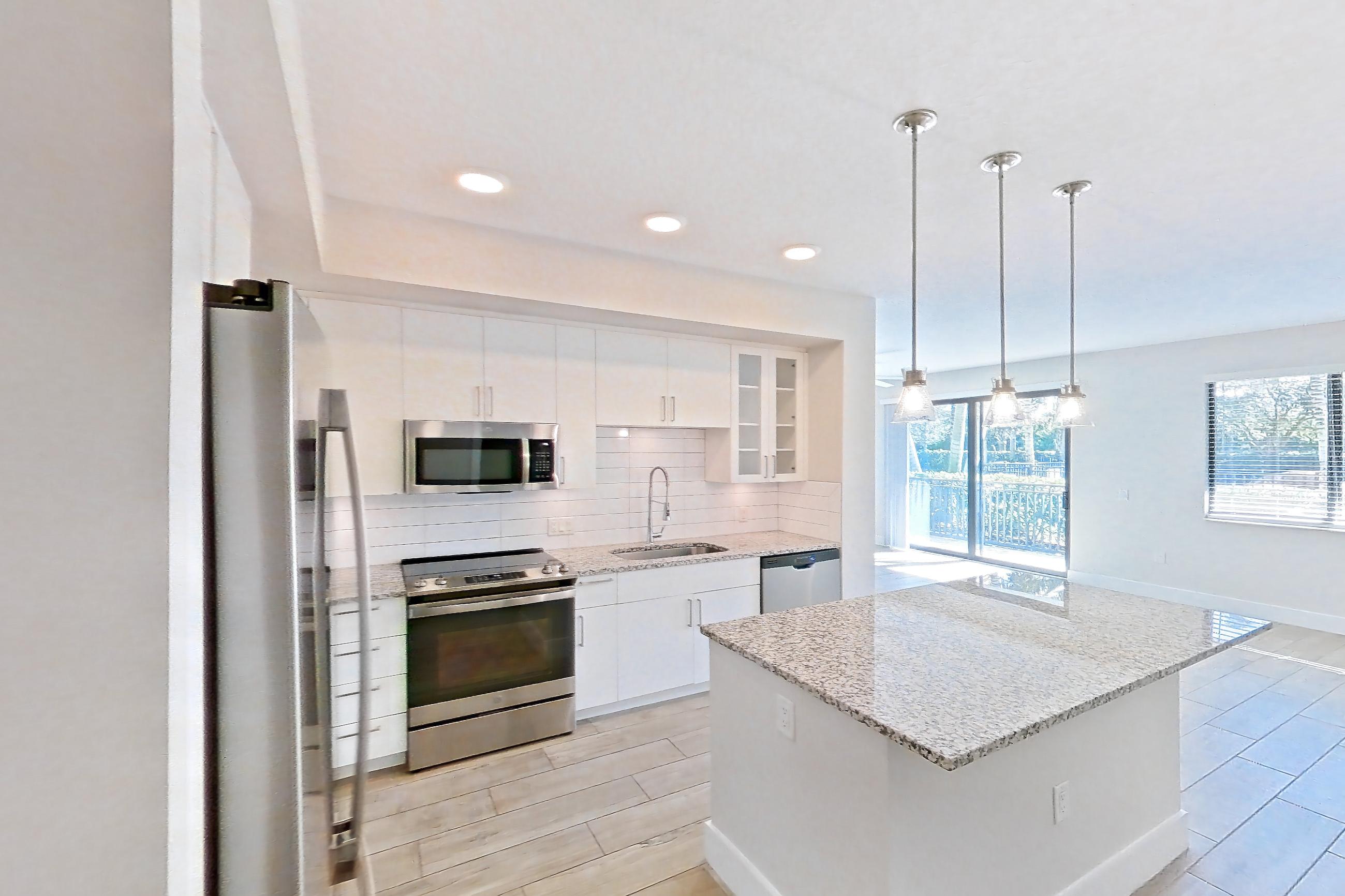 KITCHEN ENTRYWAY