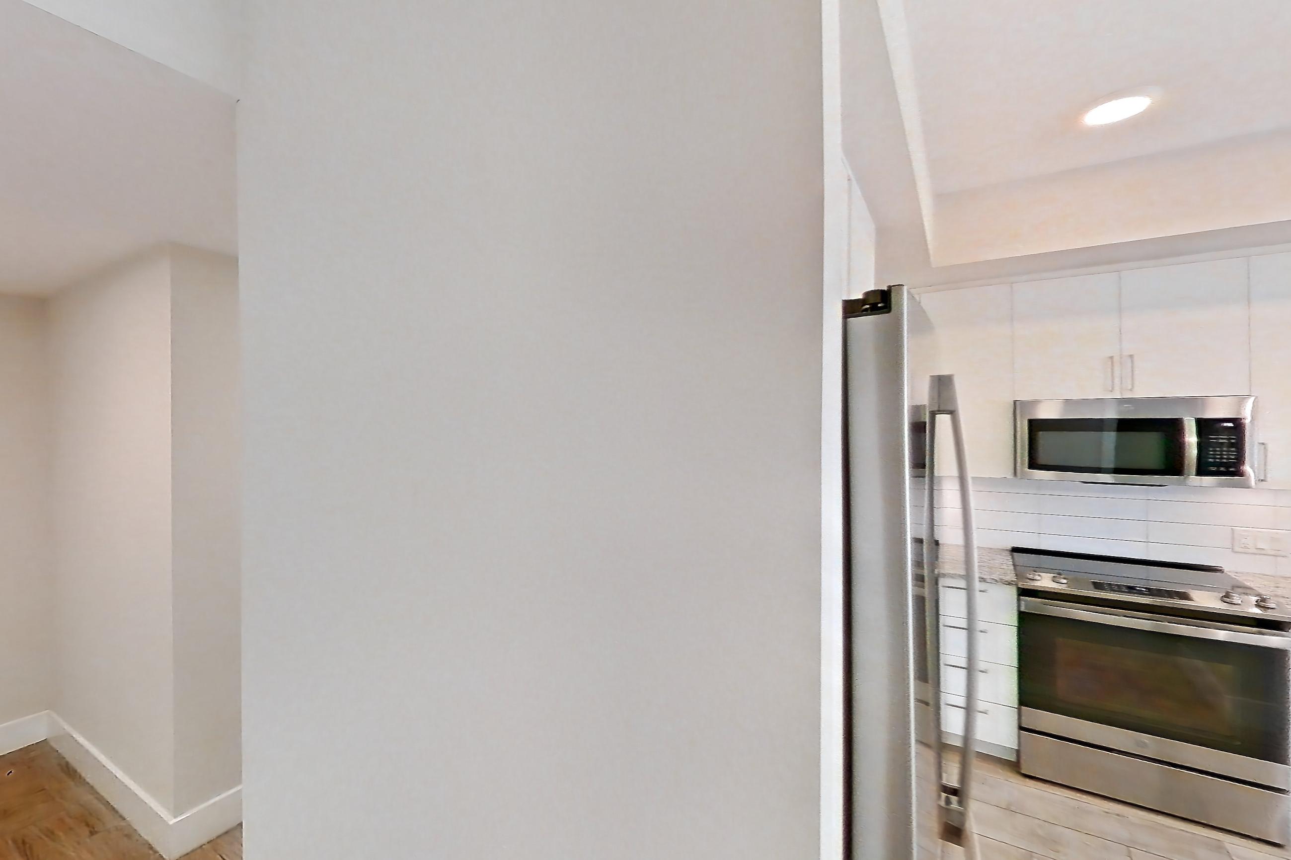 KITCHEN ENTRYWAY
