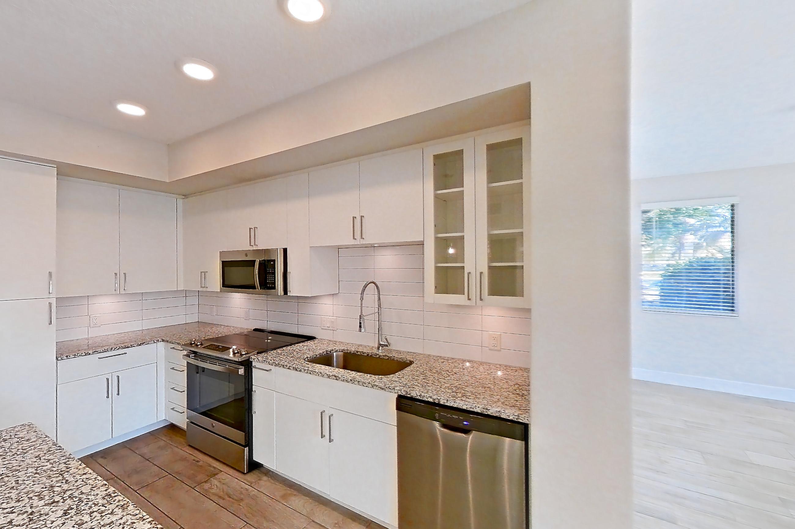 KITCHEN ISLAND CORNER