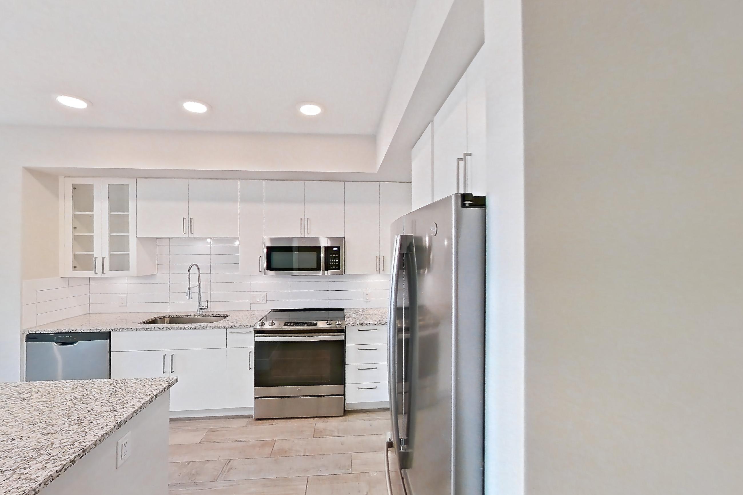 KITCHEN ENTRYWAY