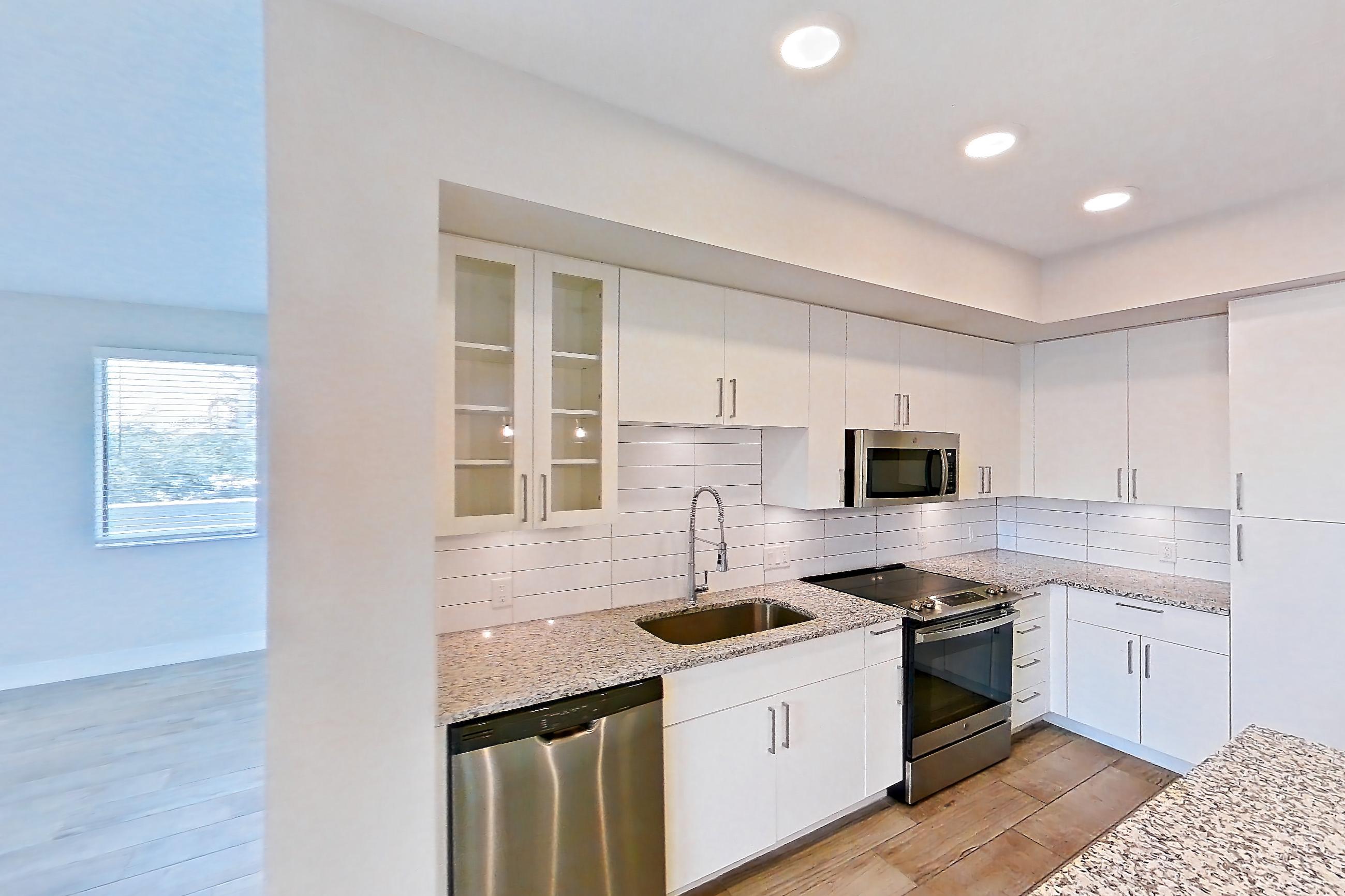 KITCHEN ISLAND CORNER