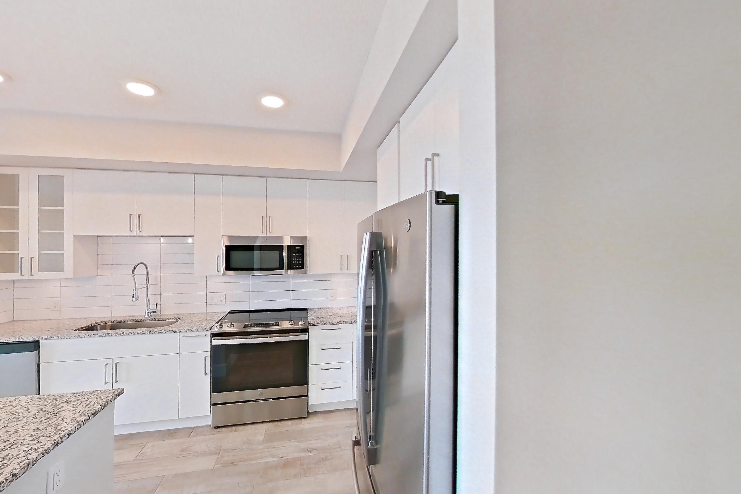 KITCHEN ENTRYWAY