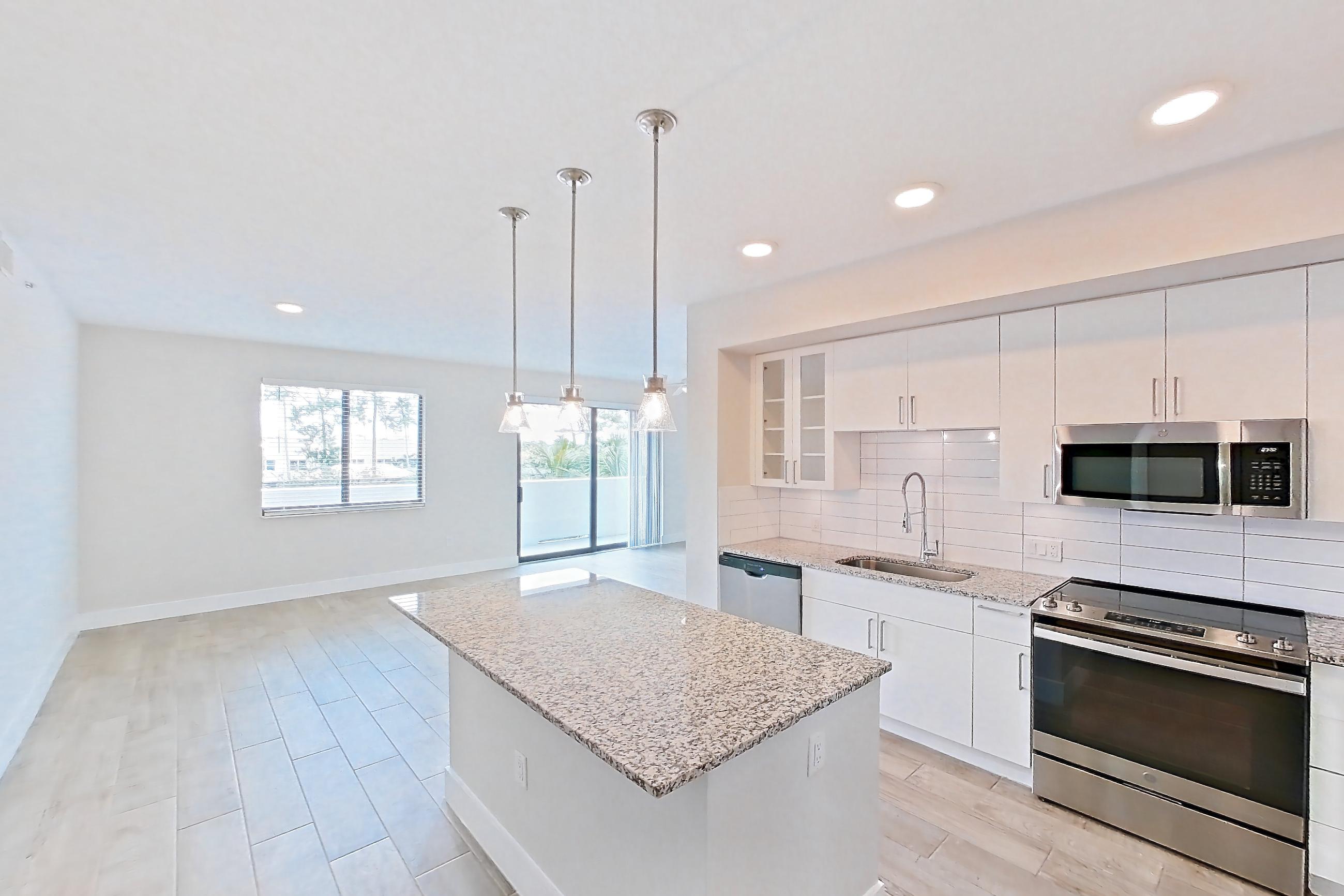 KITCHEN ENTRYWAY