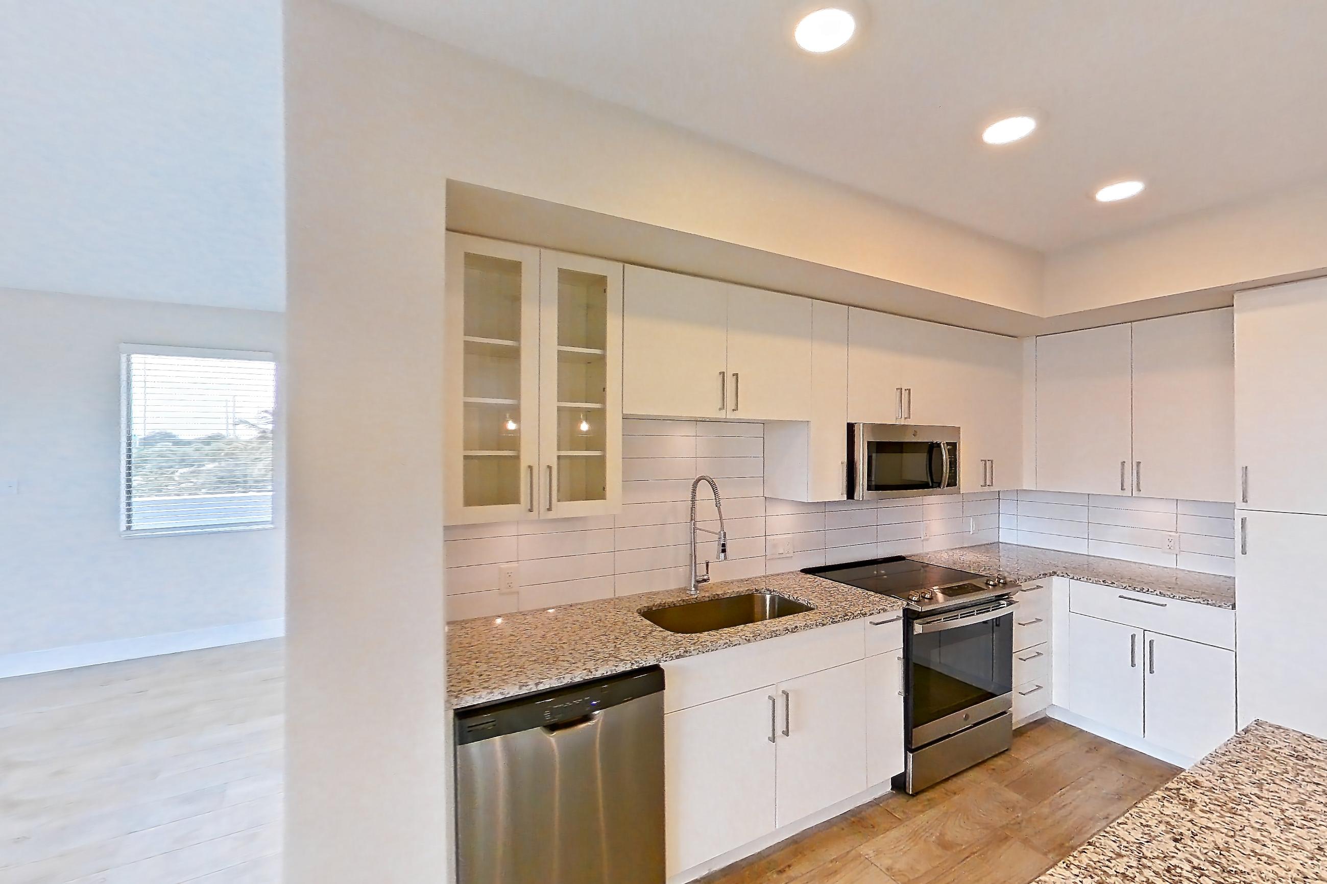 KITCHEN ISLAND CORNER