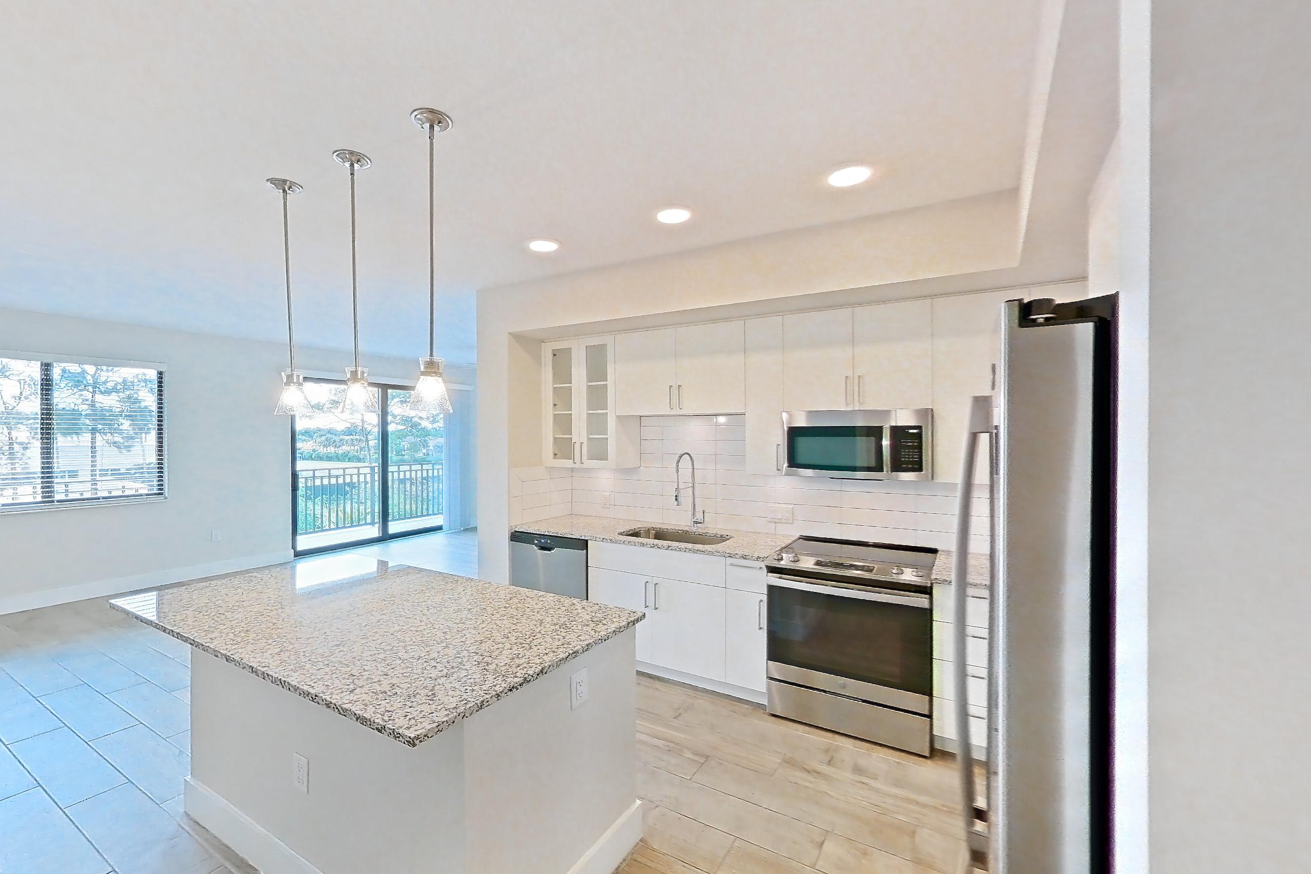 KITCHEN ENTRYWAY