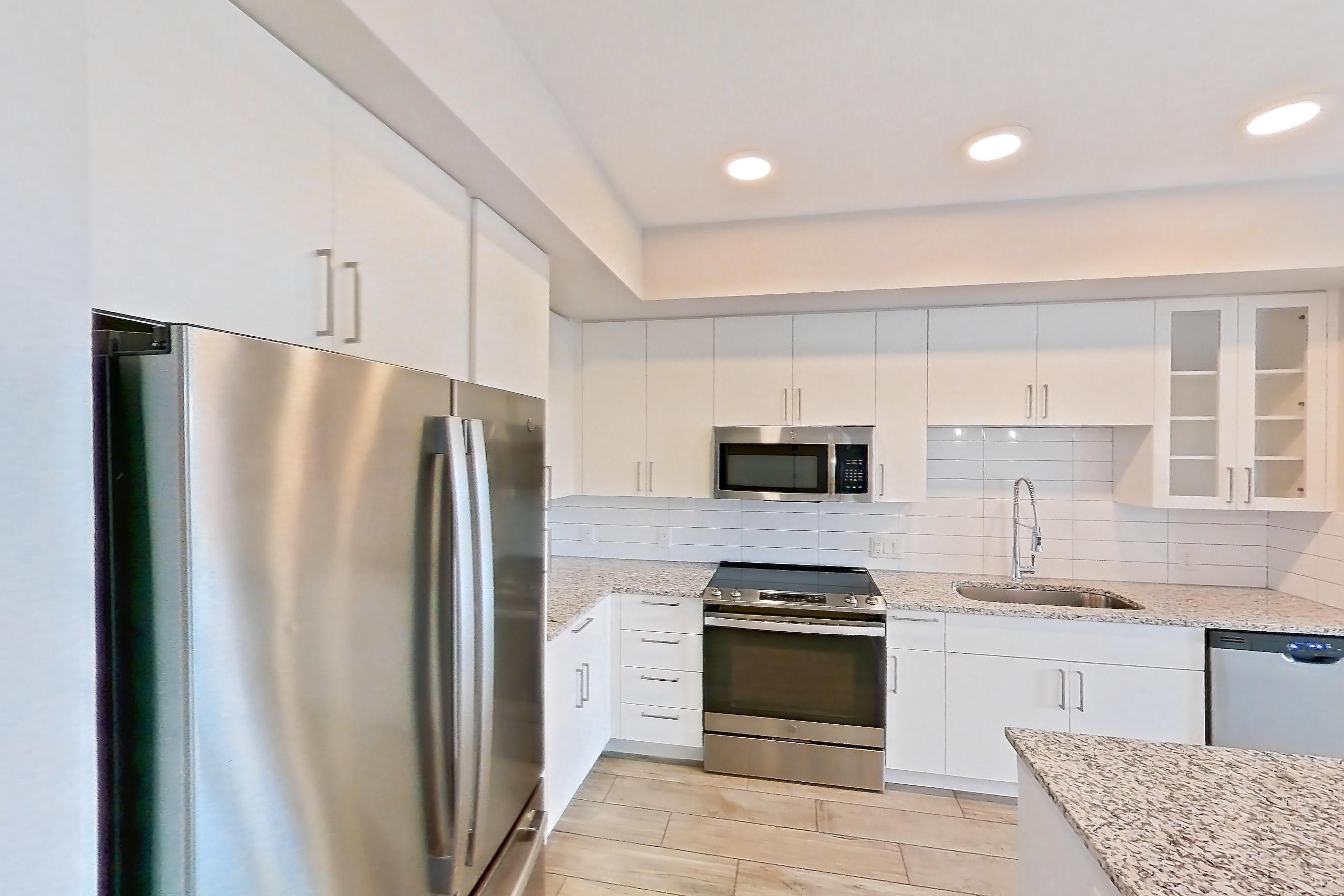 KITCHEN ENTRYWAY