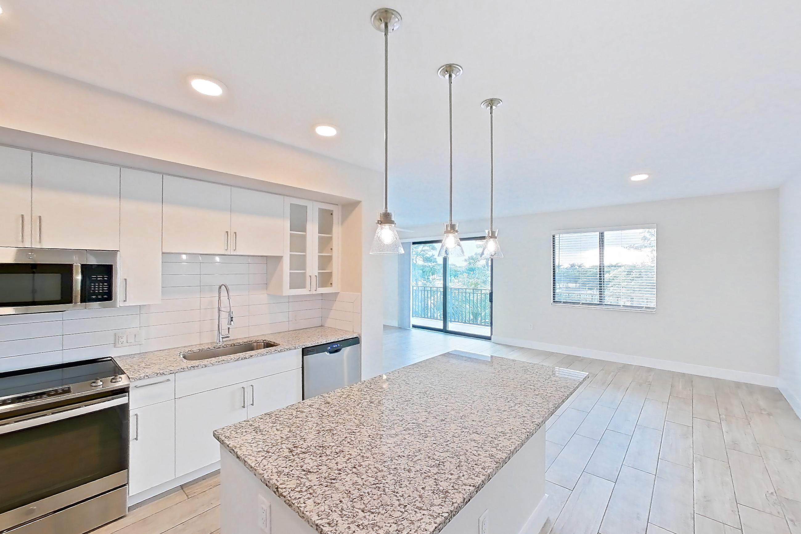 KITCHEN ENTRYWAY