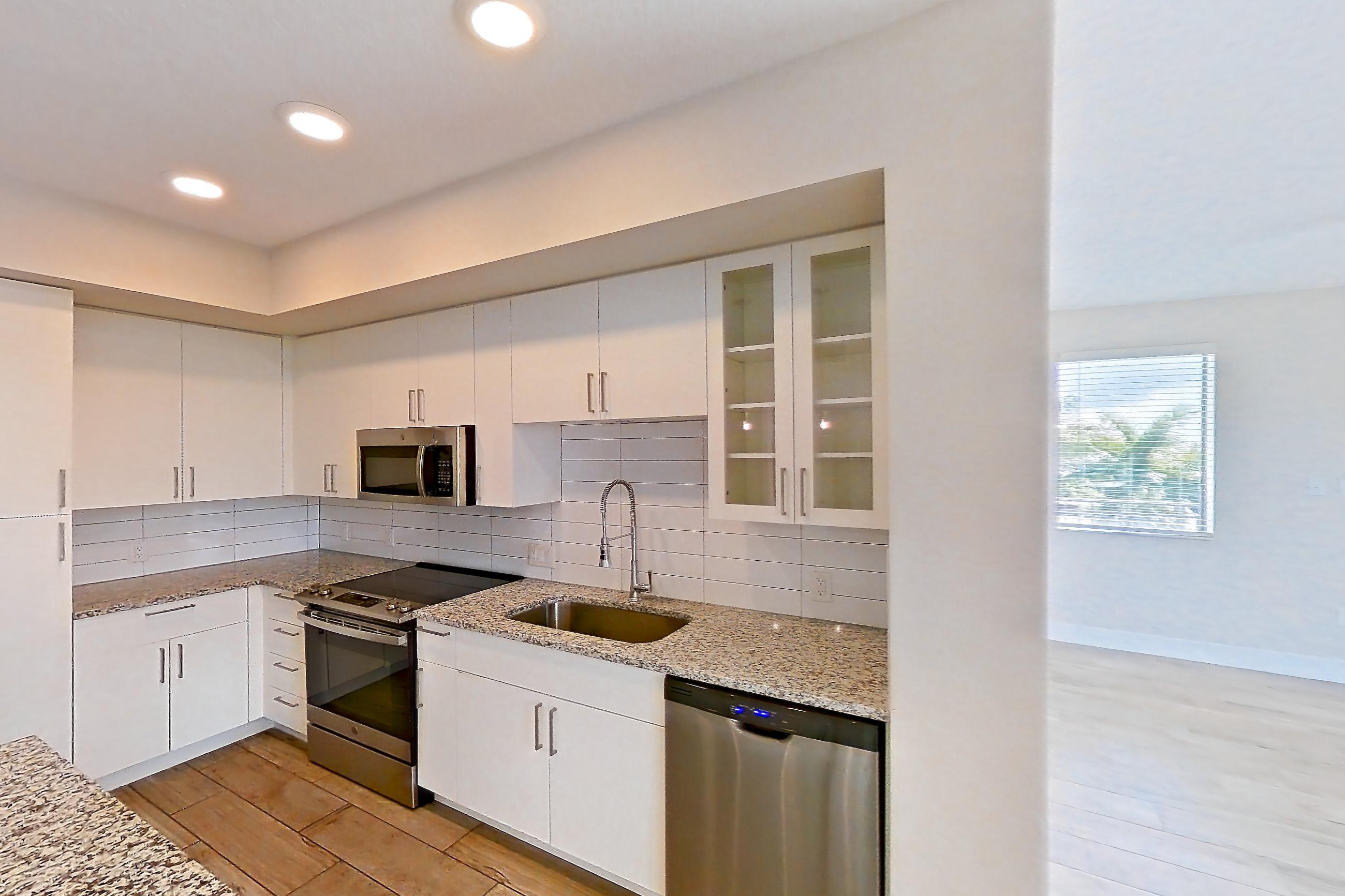 KITCHEN ISLAND CORNER