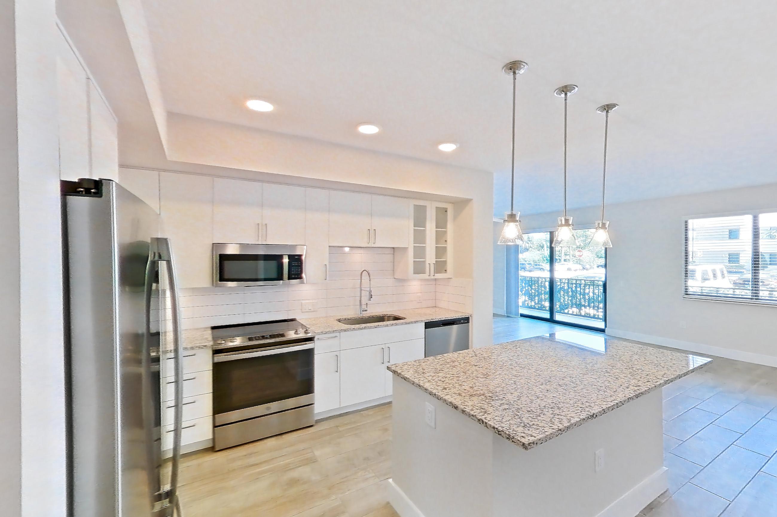 KITCHEN ENTRYWAY