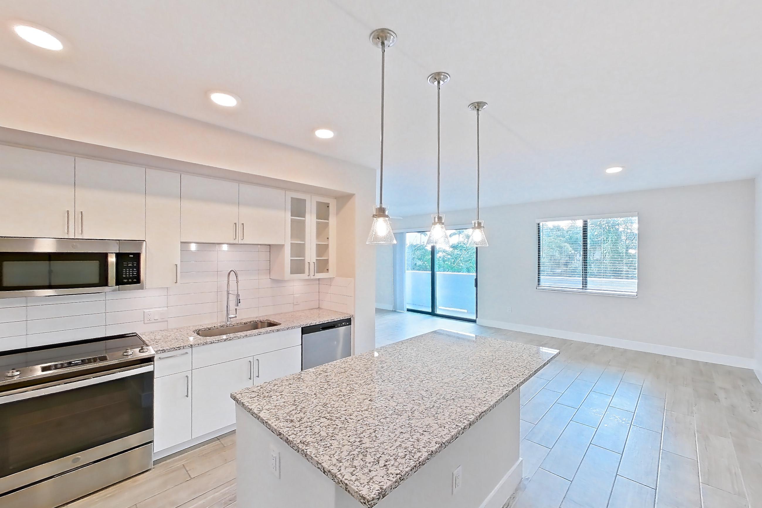 KITCHEN ENTRYWAY