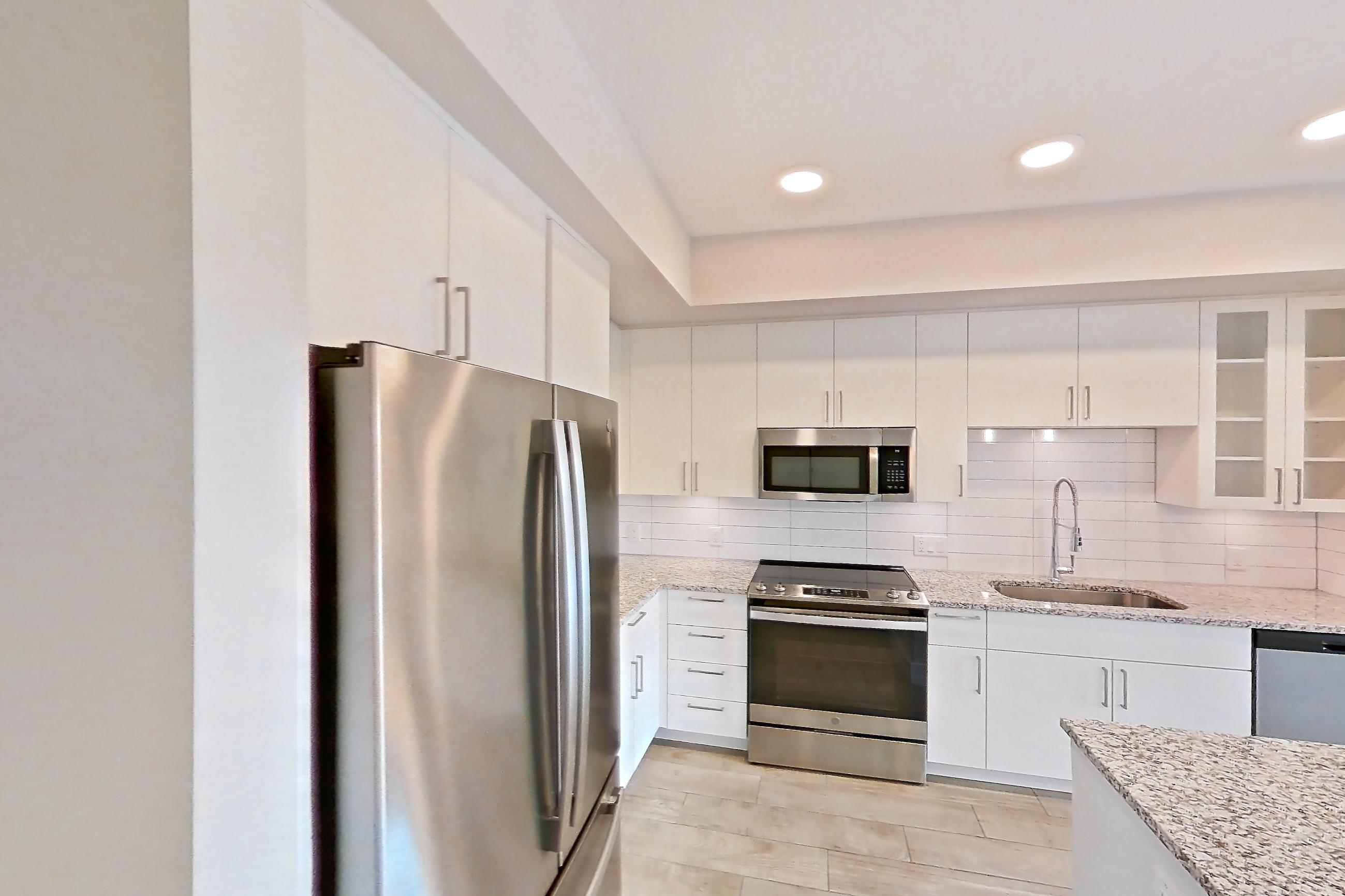 KITCHEN ENTRYWAY
