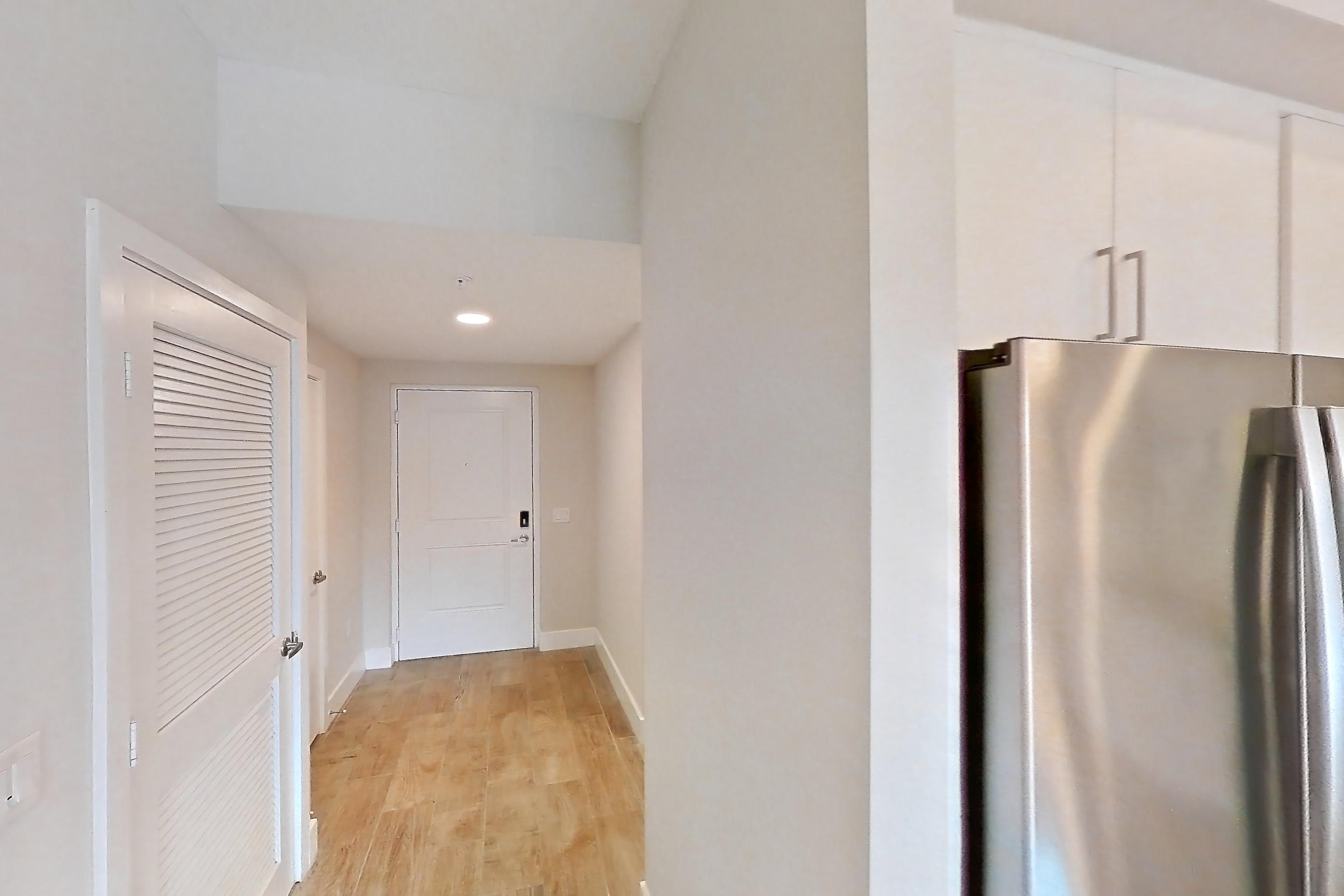 KITCHEN ENTRYWAY