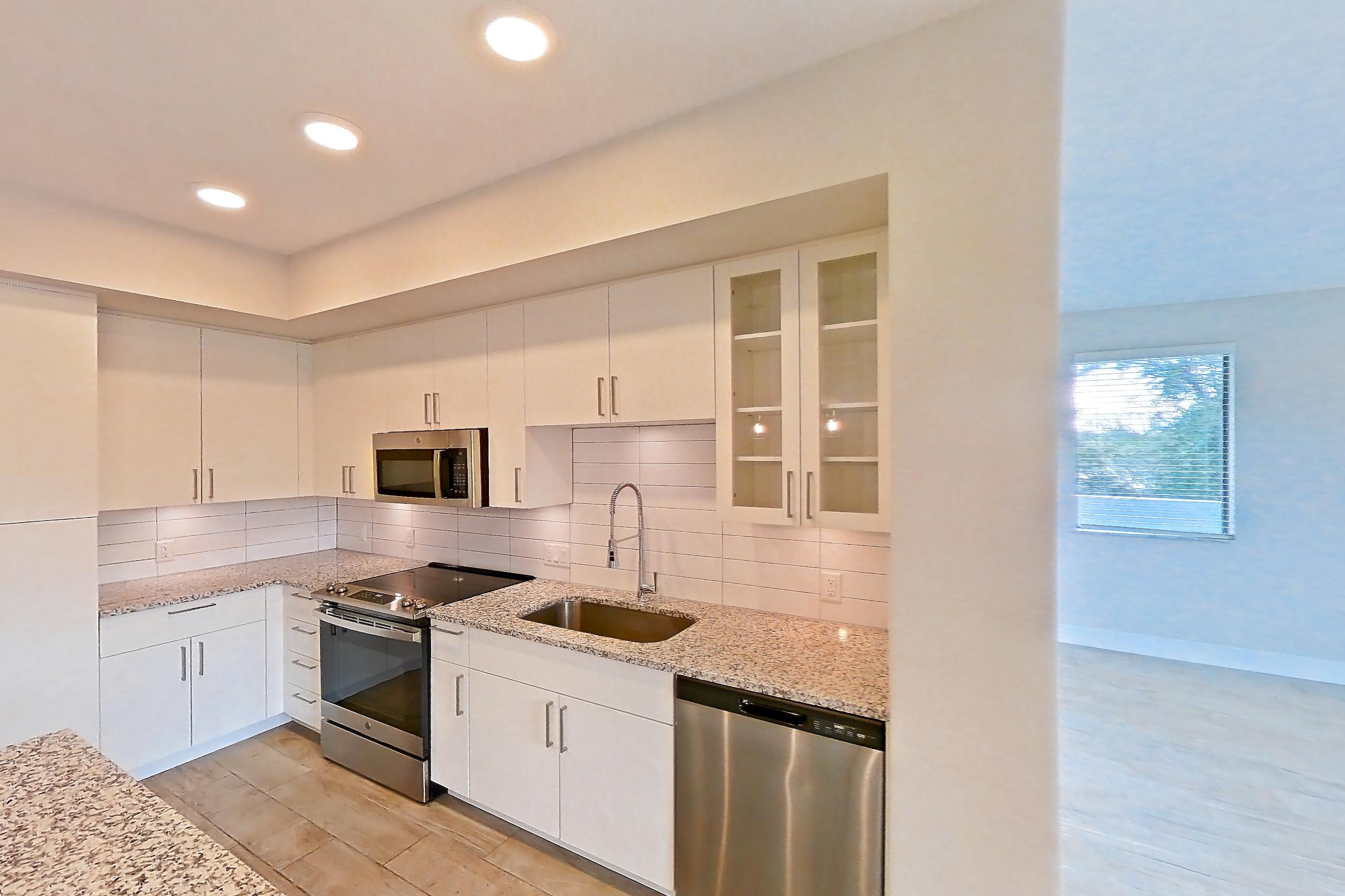 KITCHEN ISLAND CORNER
