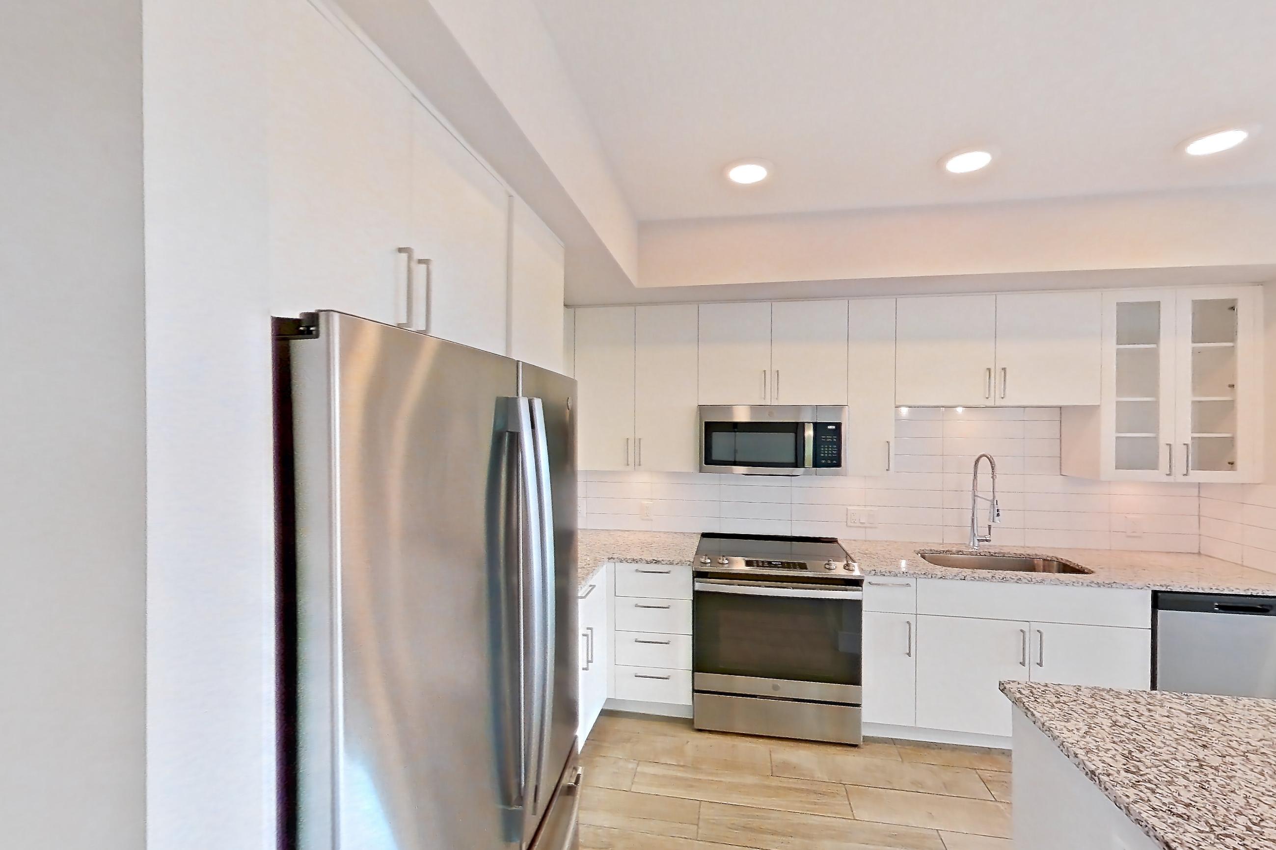 KITCHEN ENTRYWAY