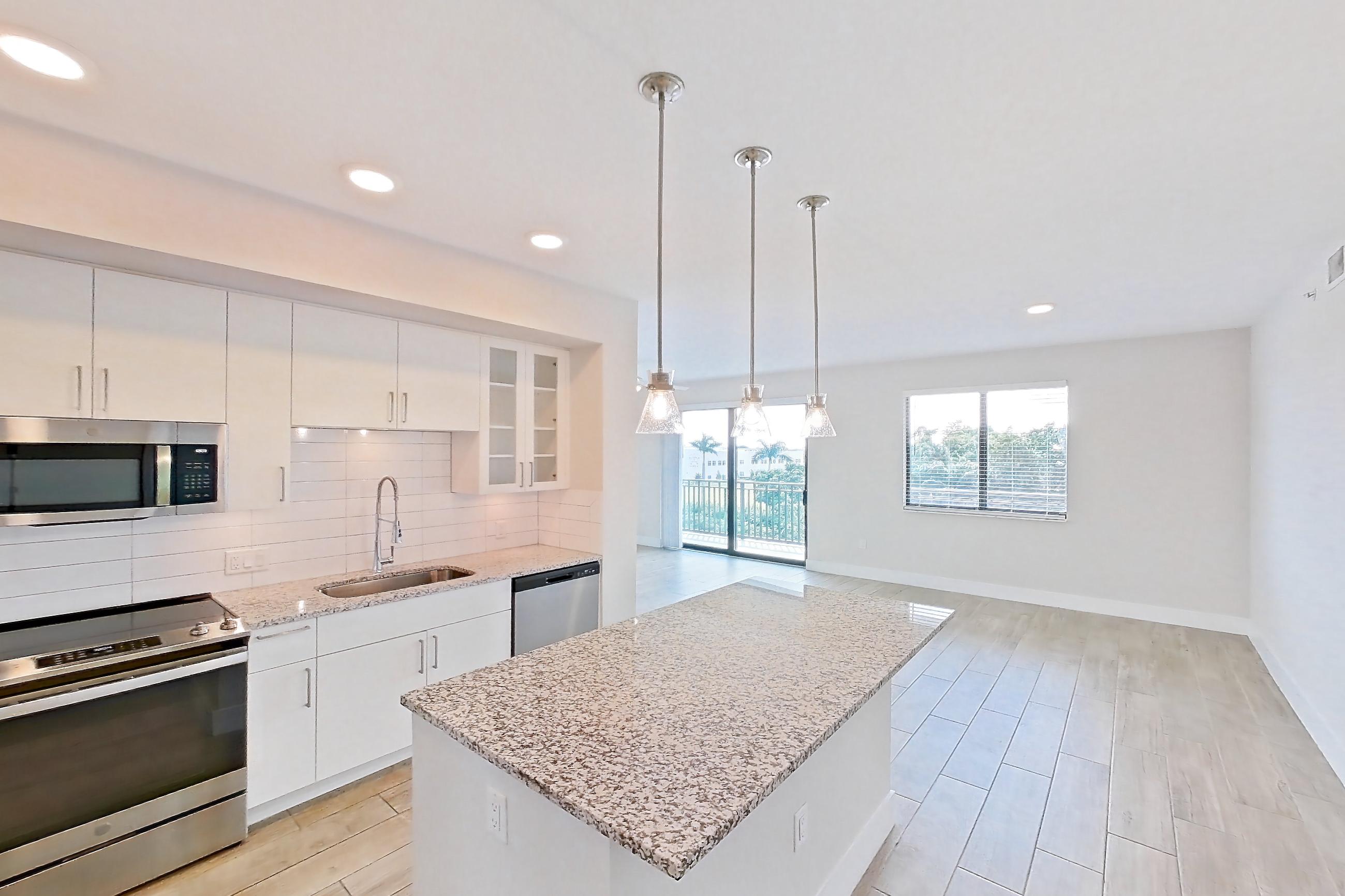 KITCHEN ENTRYWAY