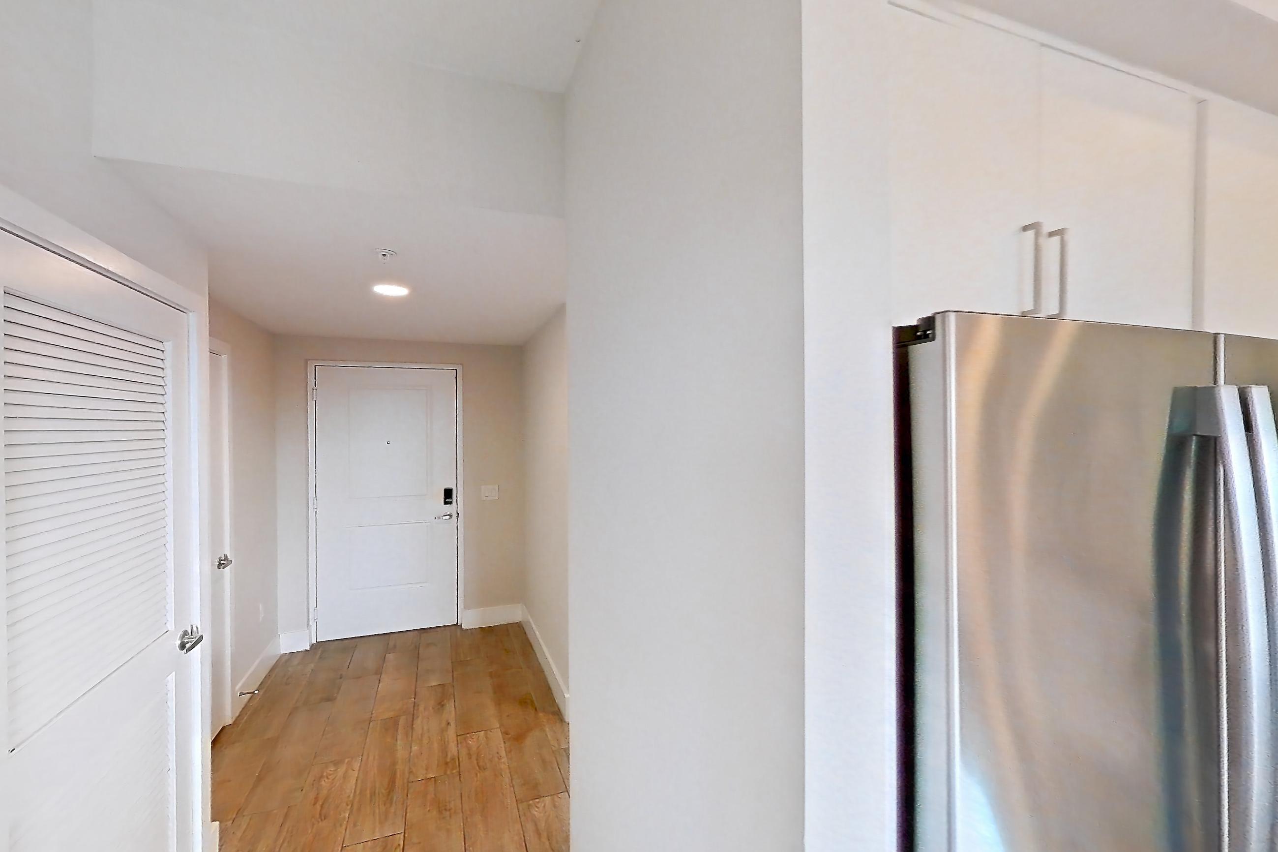 KITCHEN ENTRYWAY