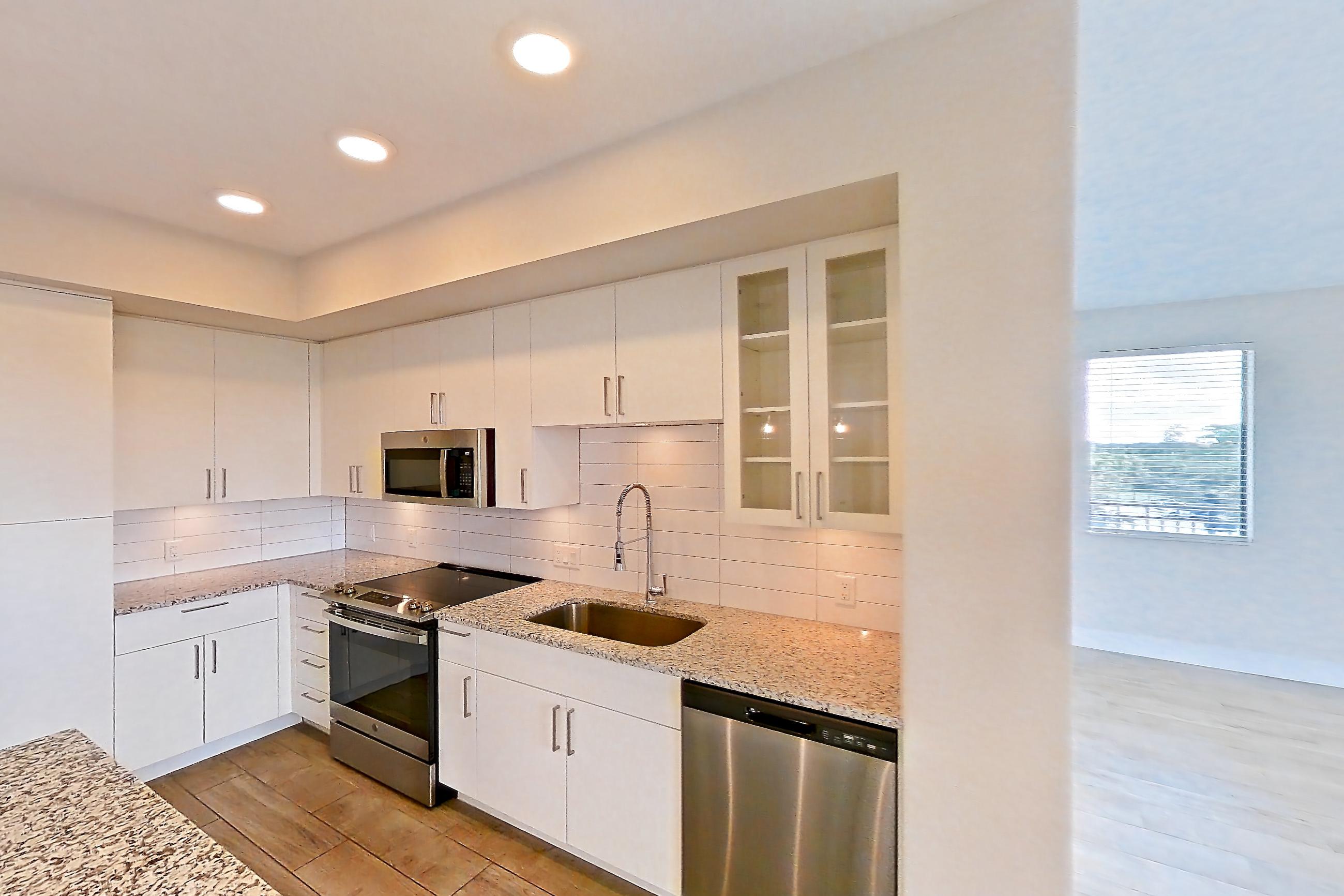 KITCHEN ISLAND CORNER
