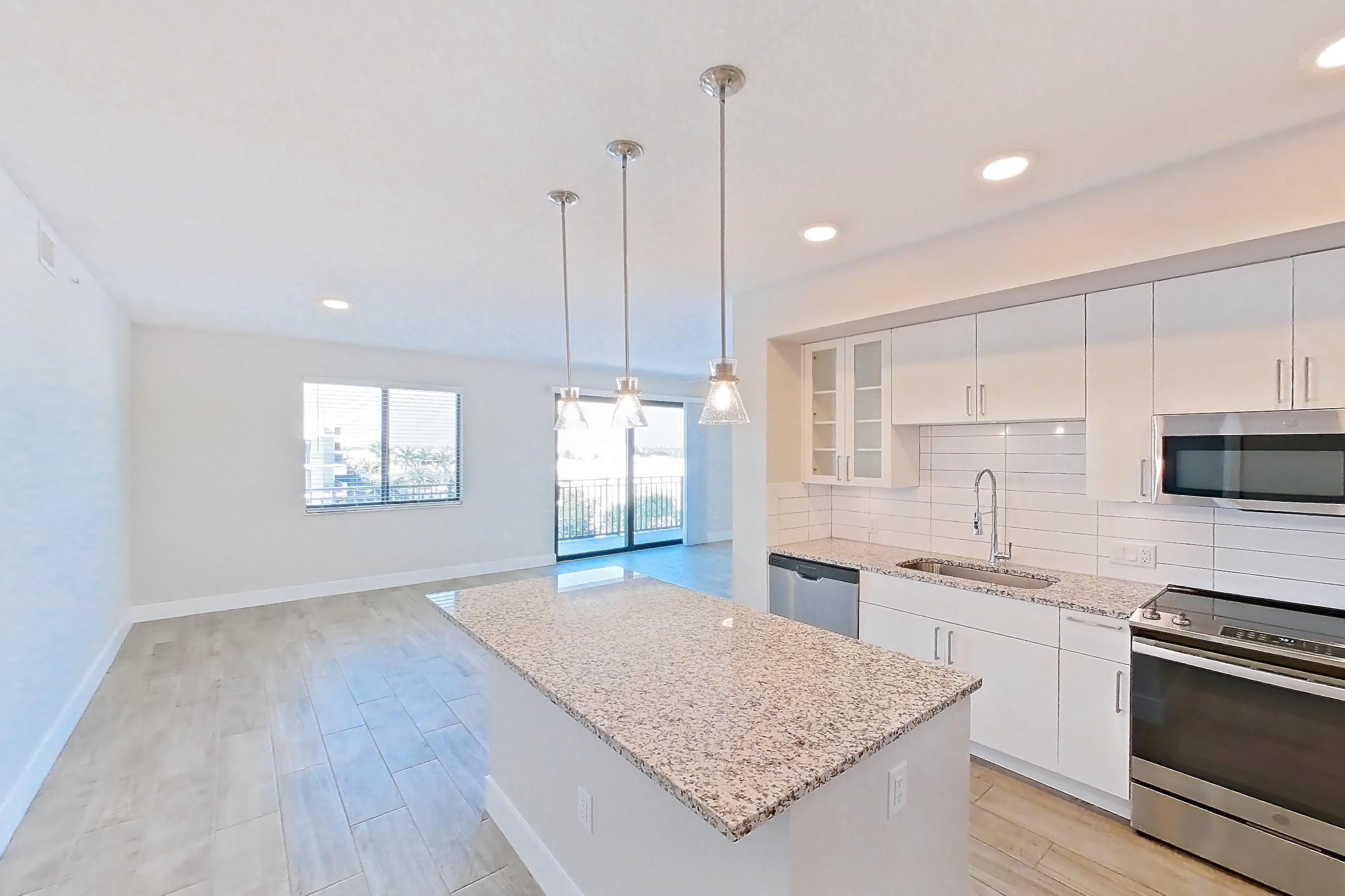 KITCHEN ENTRYWAY