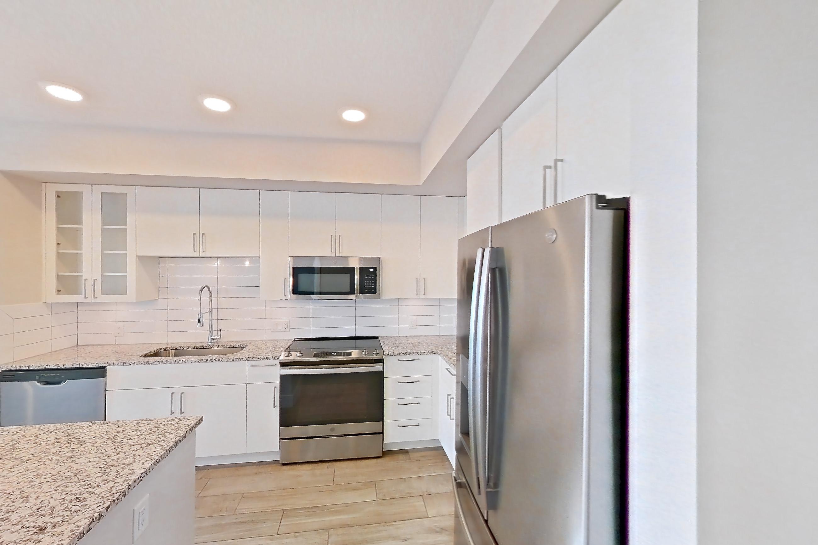 KITCHEN ENTRYWAY