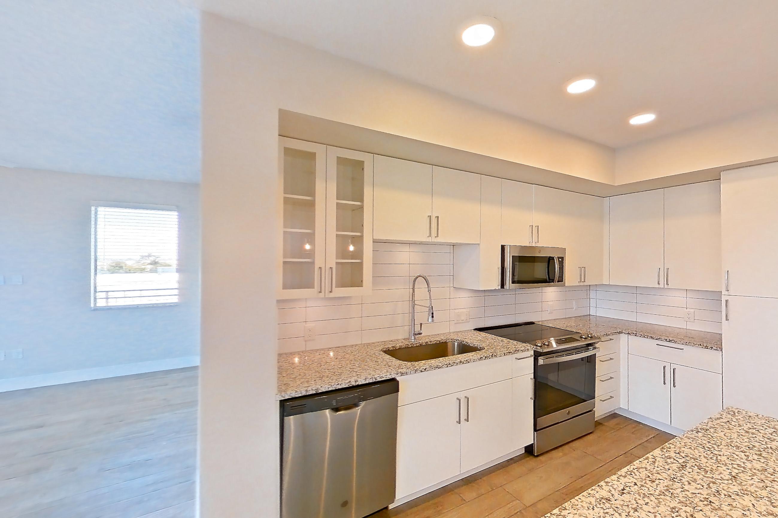 KITCHEN ISLAND CORNER
