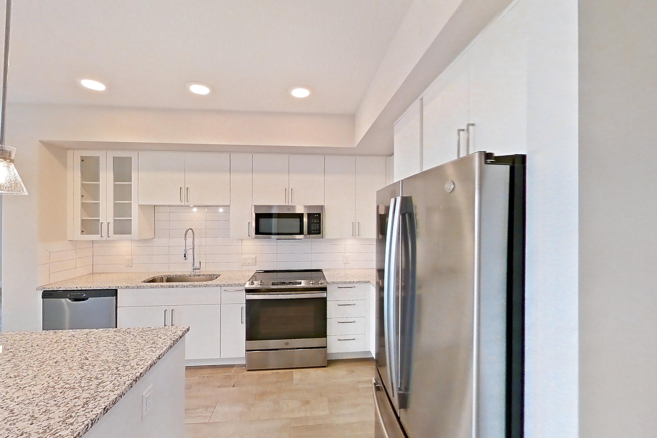 KITCHEN ENTRYWAY