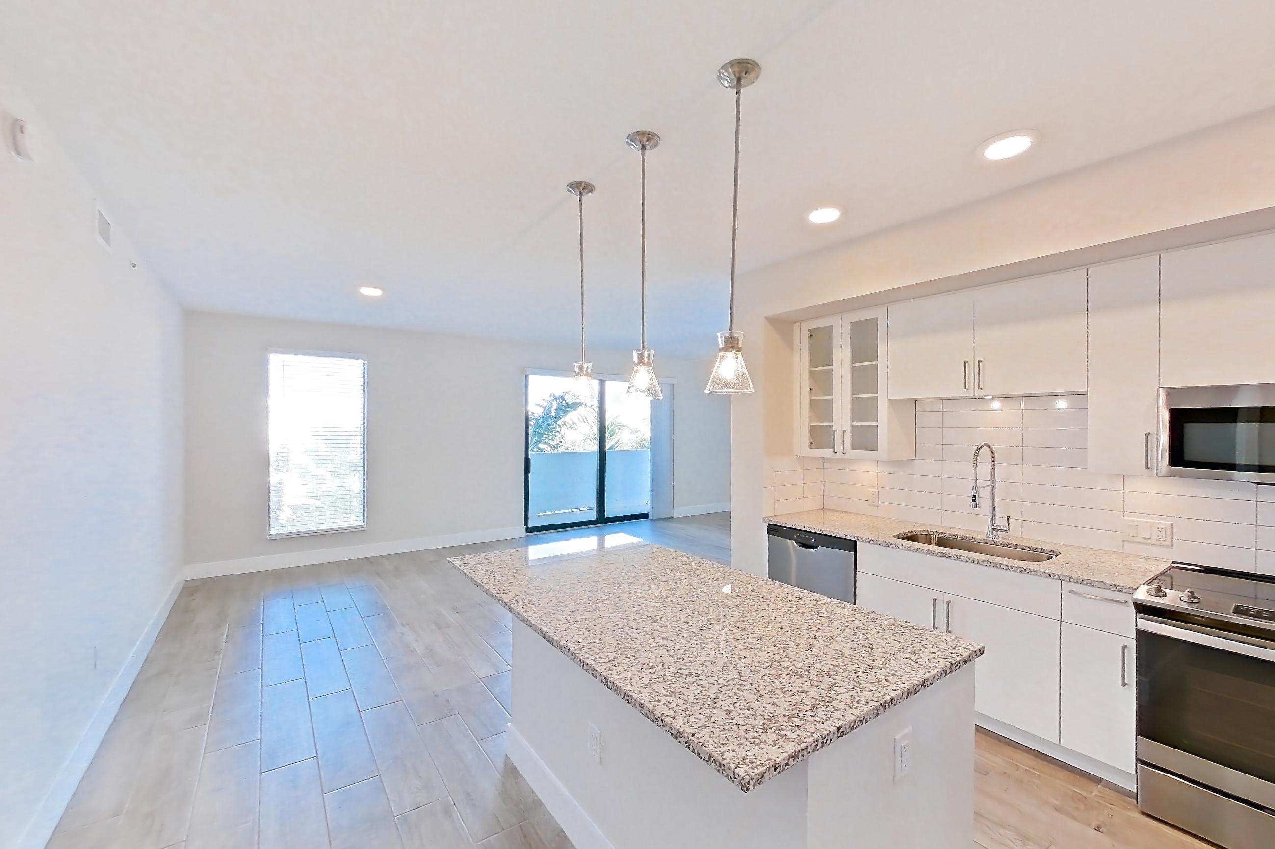 KITCHEN ENTRYWAY