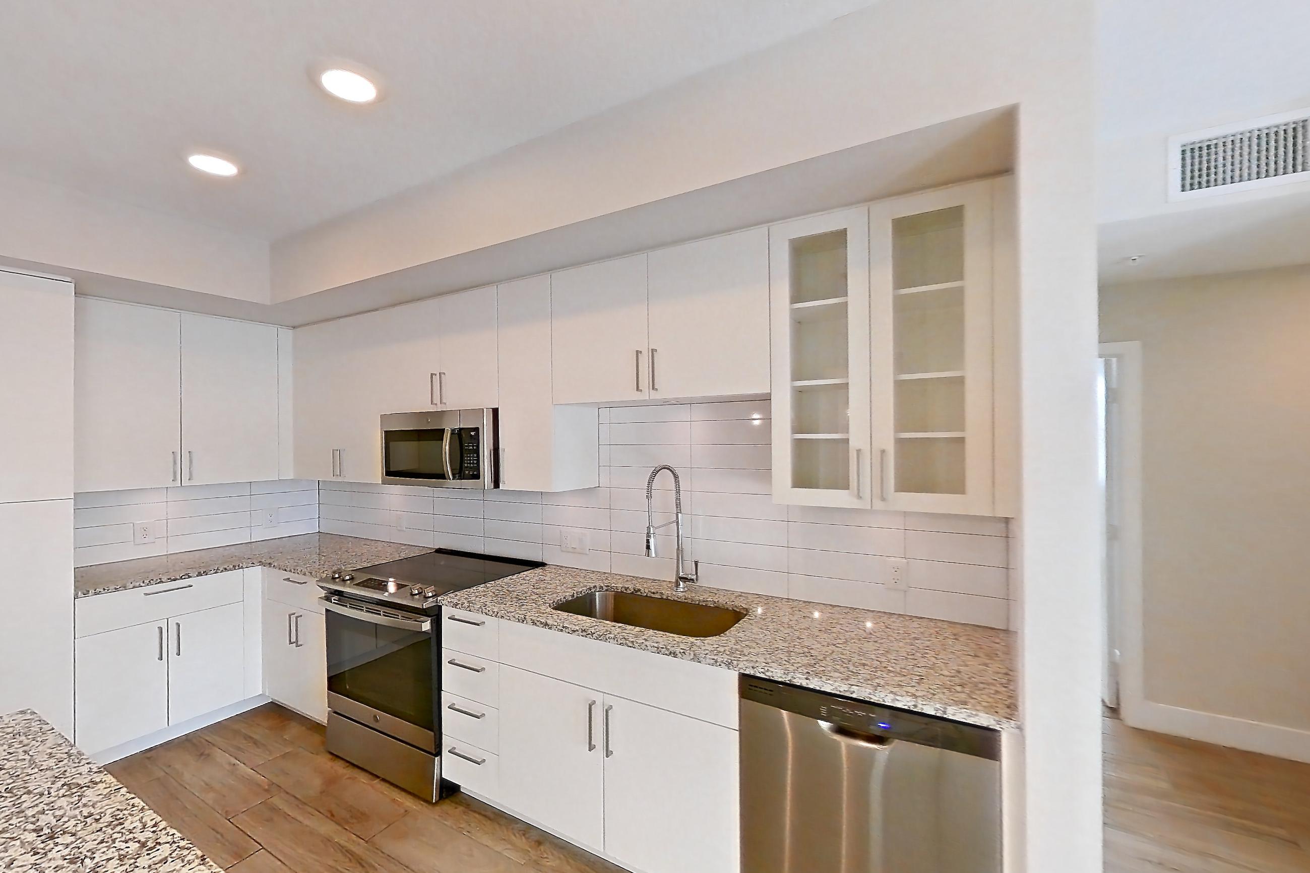KITCHEN ISLAND CORNER