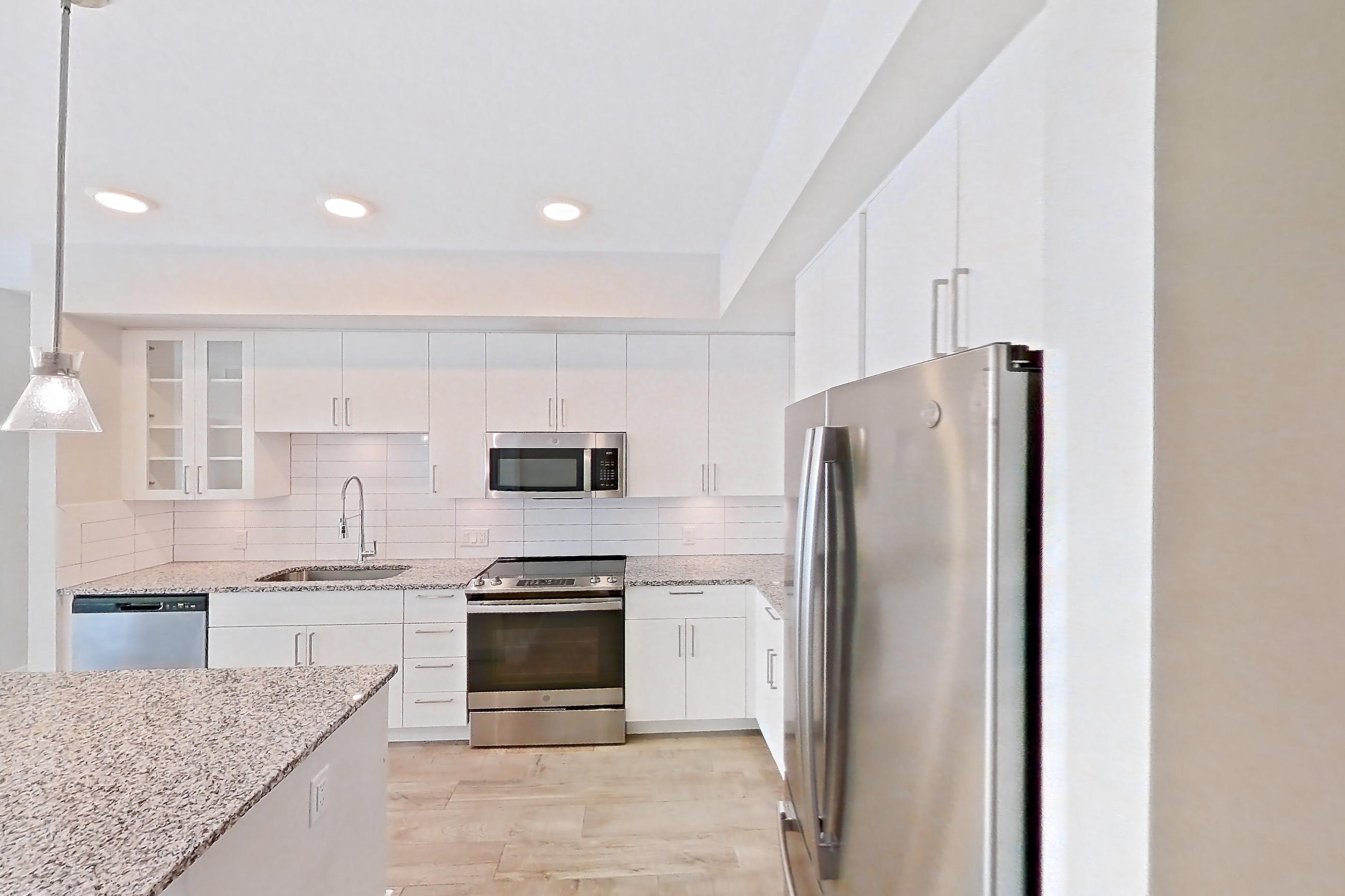 KITCHEN ENTRYWAY