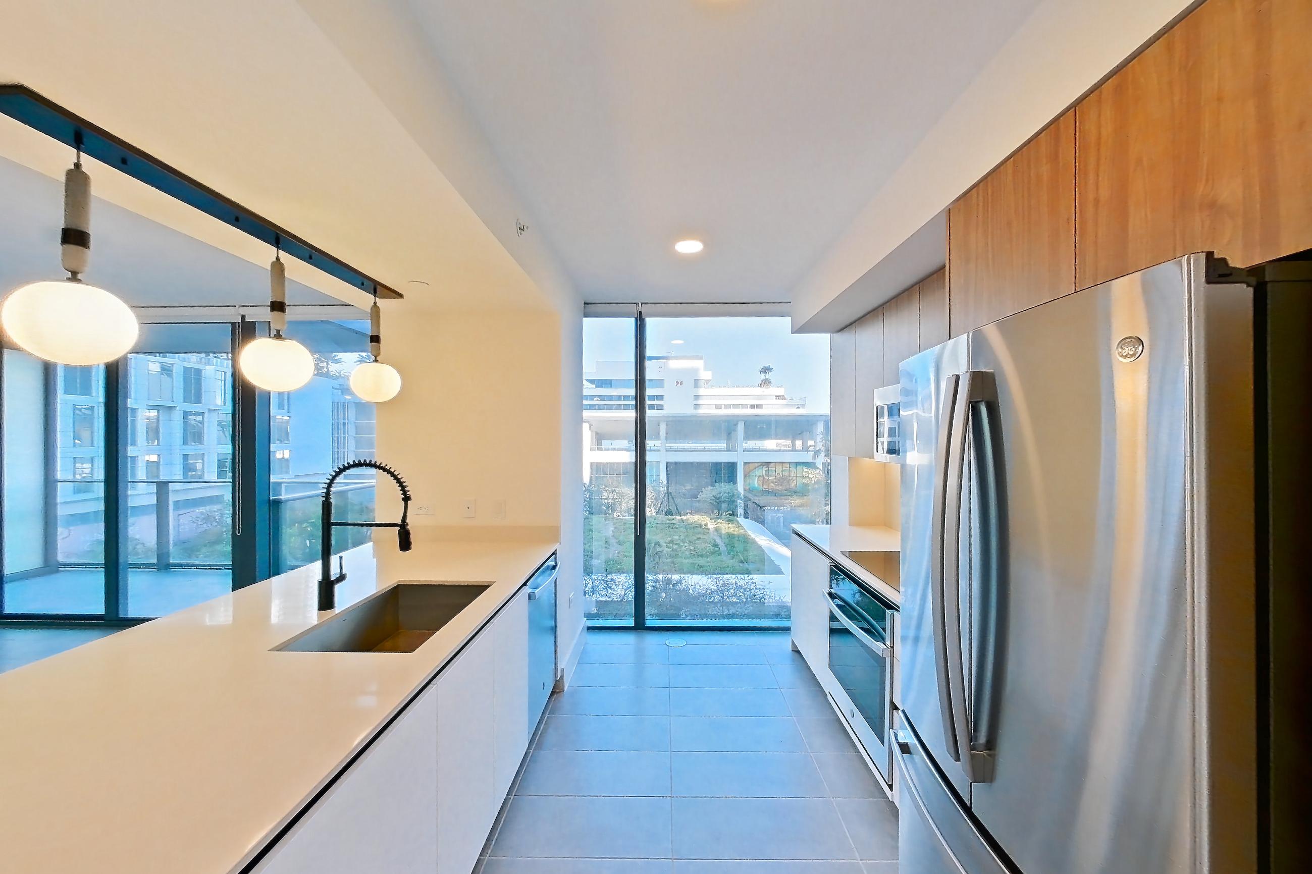KITCHEN ENTRYWAY