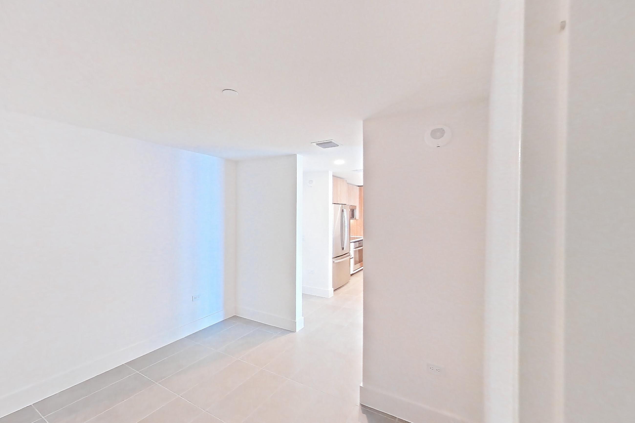 LIVING SPACE CLOSET