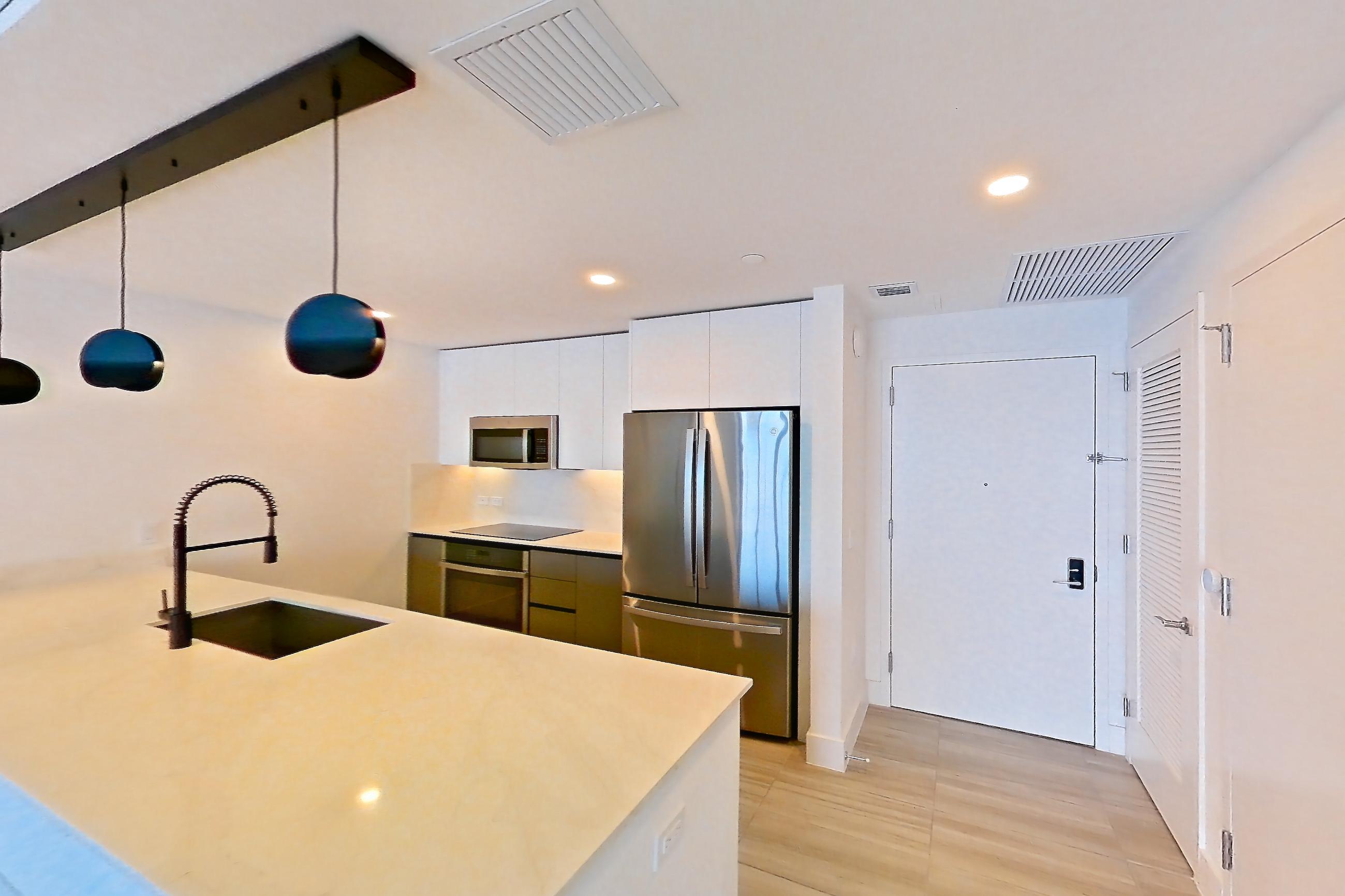 KITCHEN ENTRYWAY