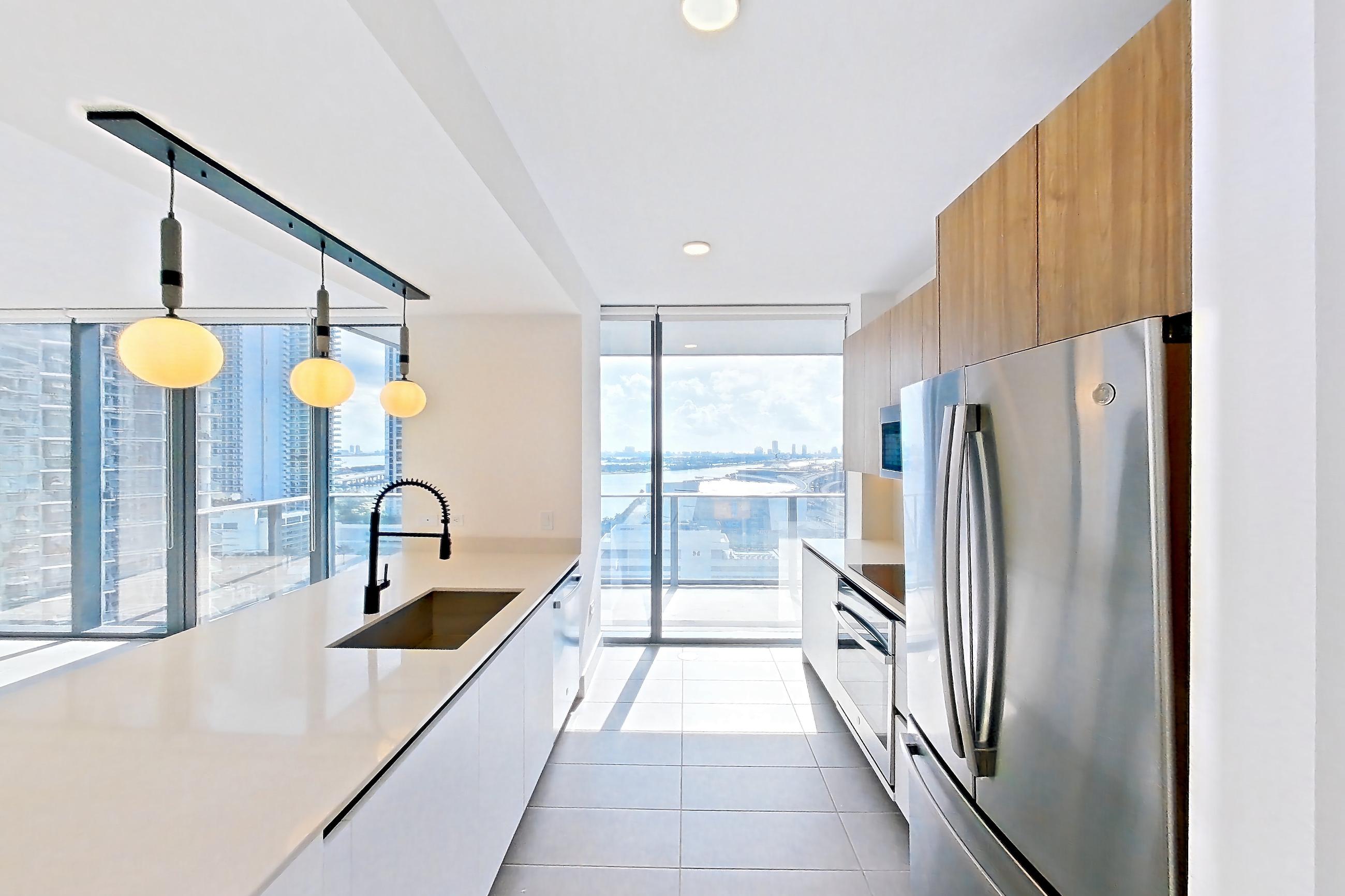 KITCHEN ENTRYWAY