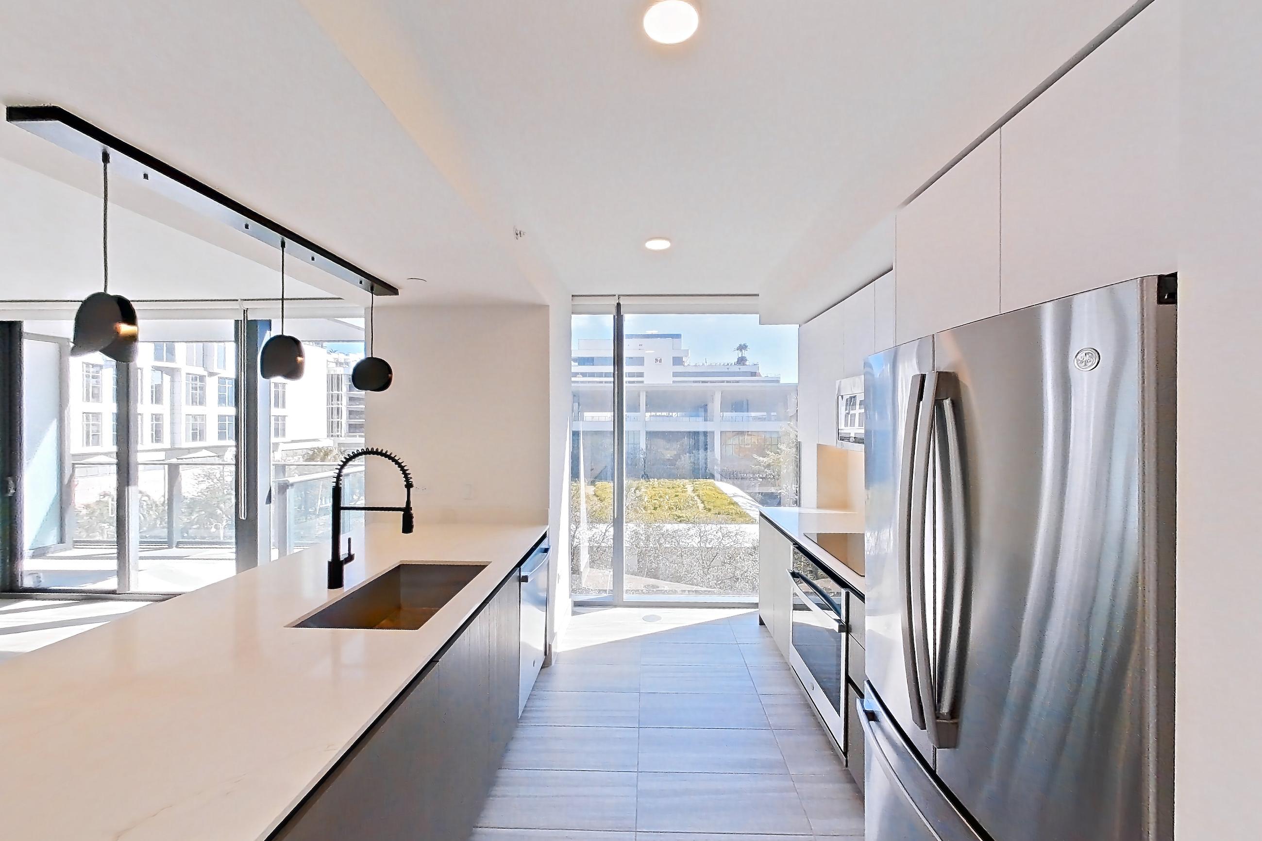 KITCHEN ENTRYWAY