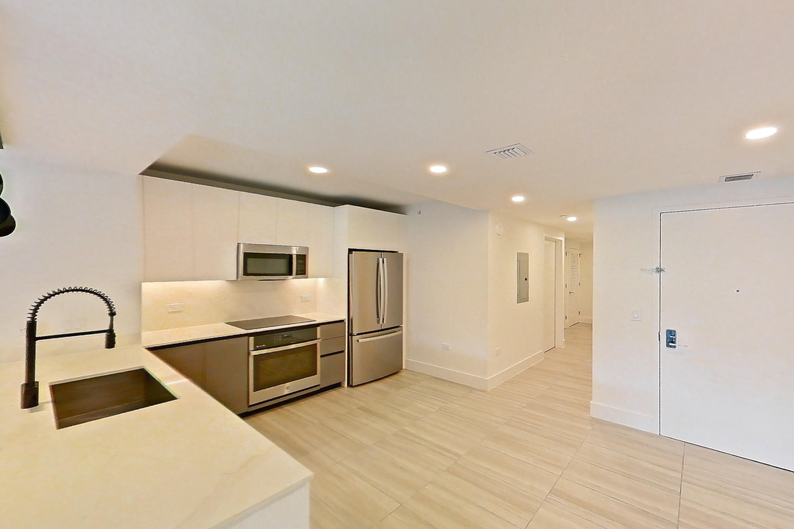 LIVING ROOM ENTRYWAY