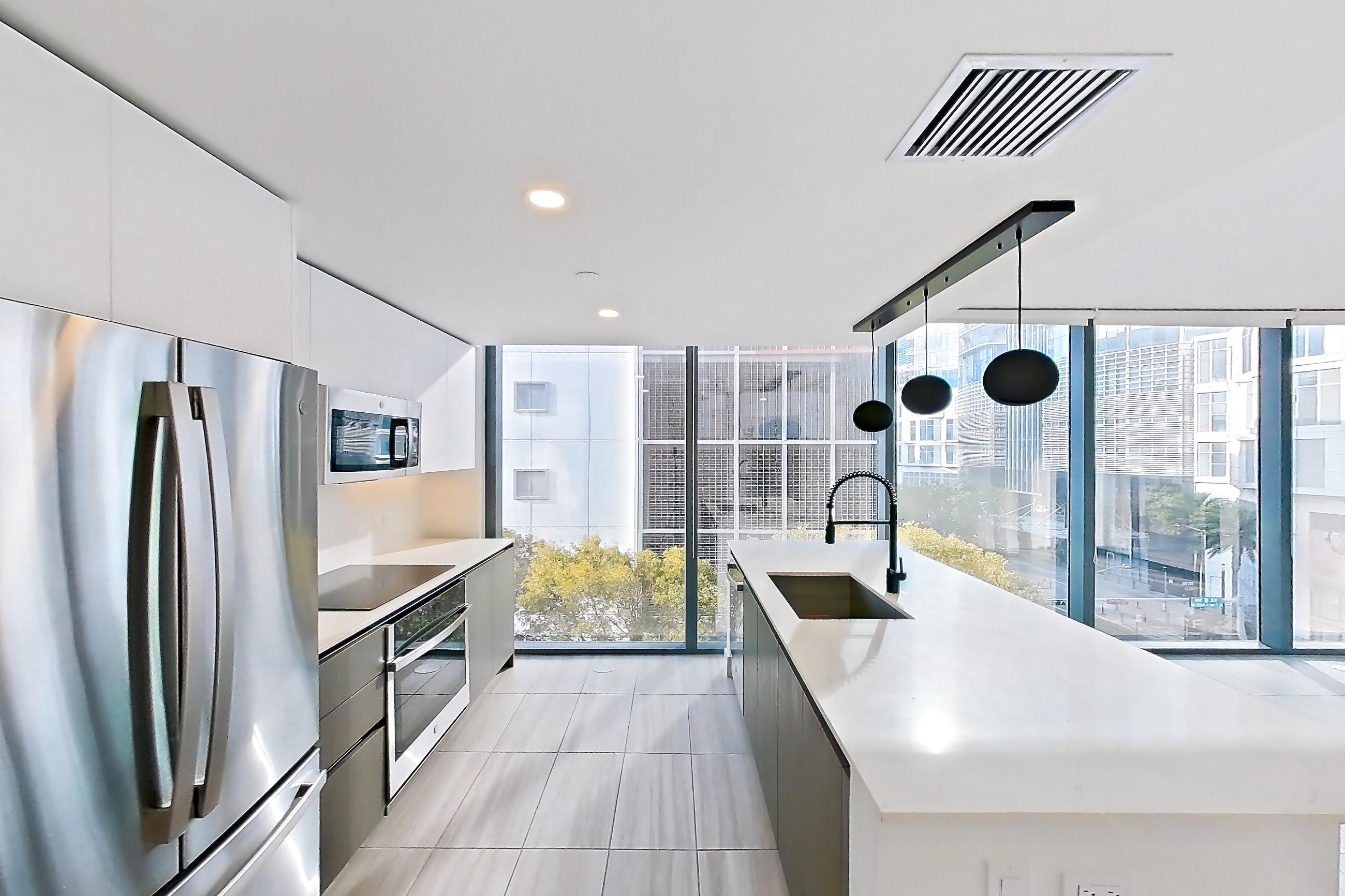 KITCHEN ENTRYWAY