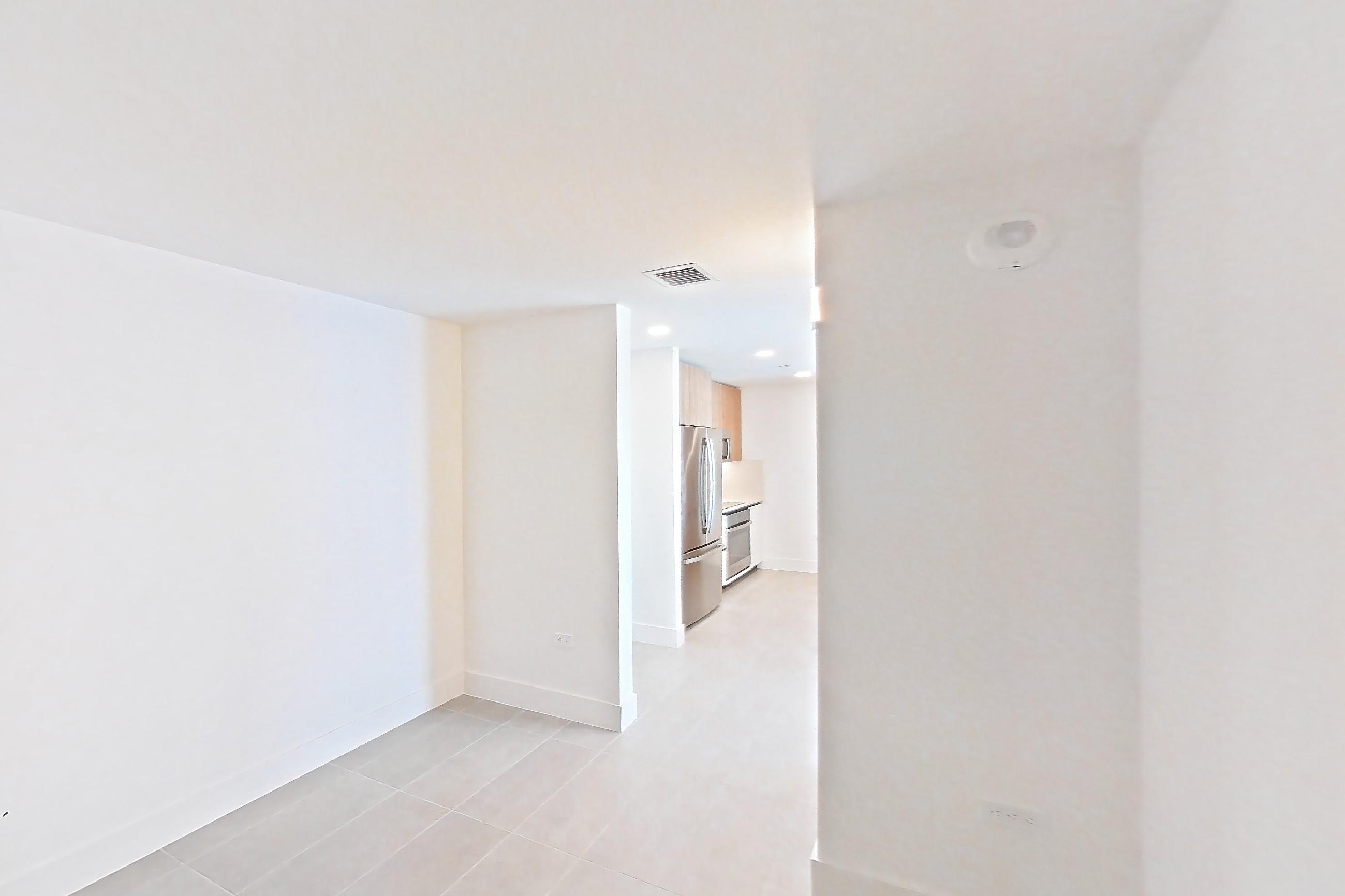 LIVING SPACE CLOSET