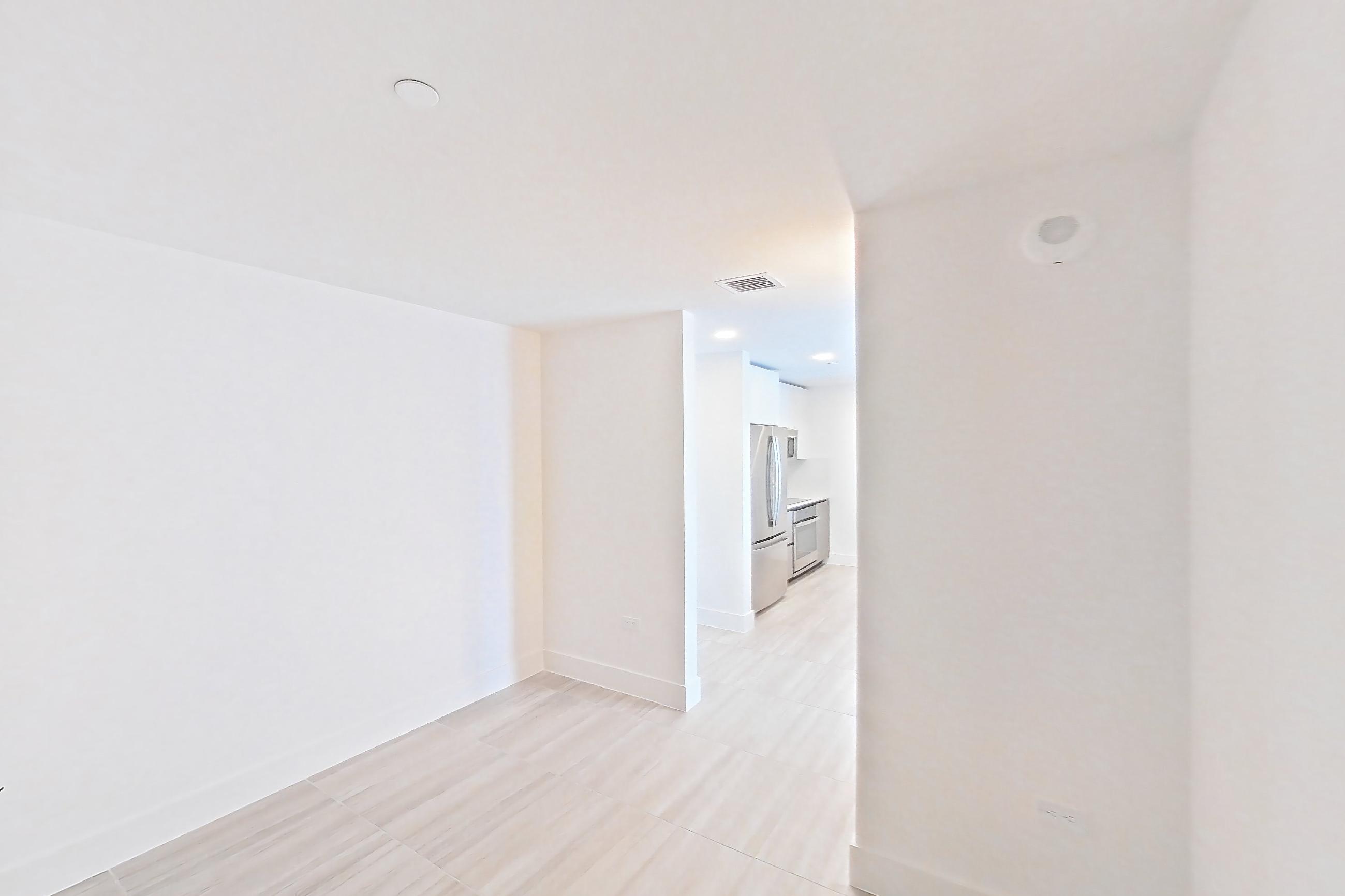 LIVING SPACE CLOSET