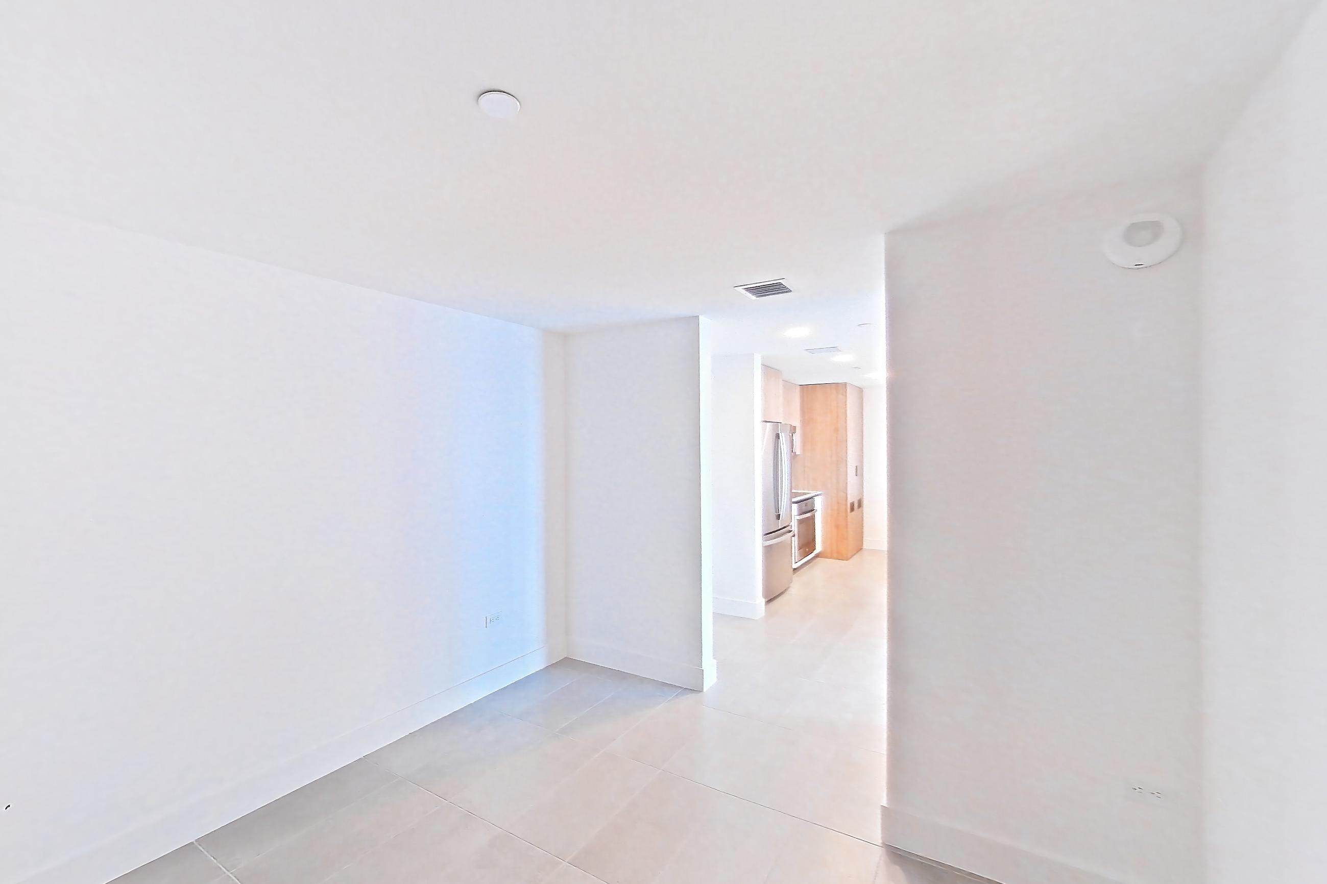 LIVING SPACE CLOSET