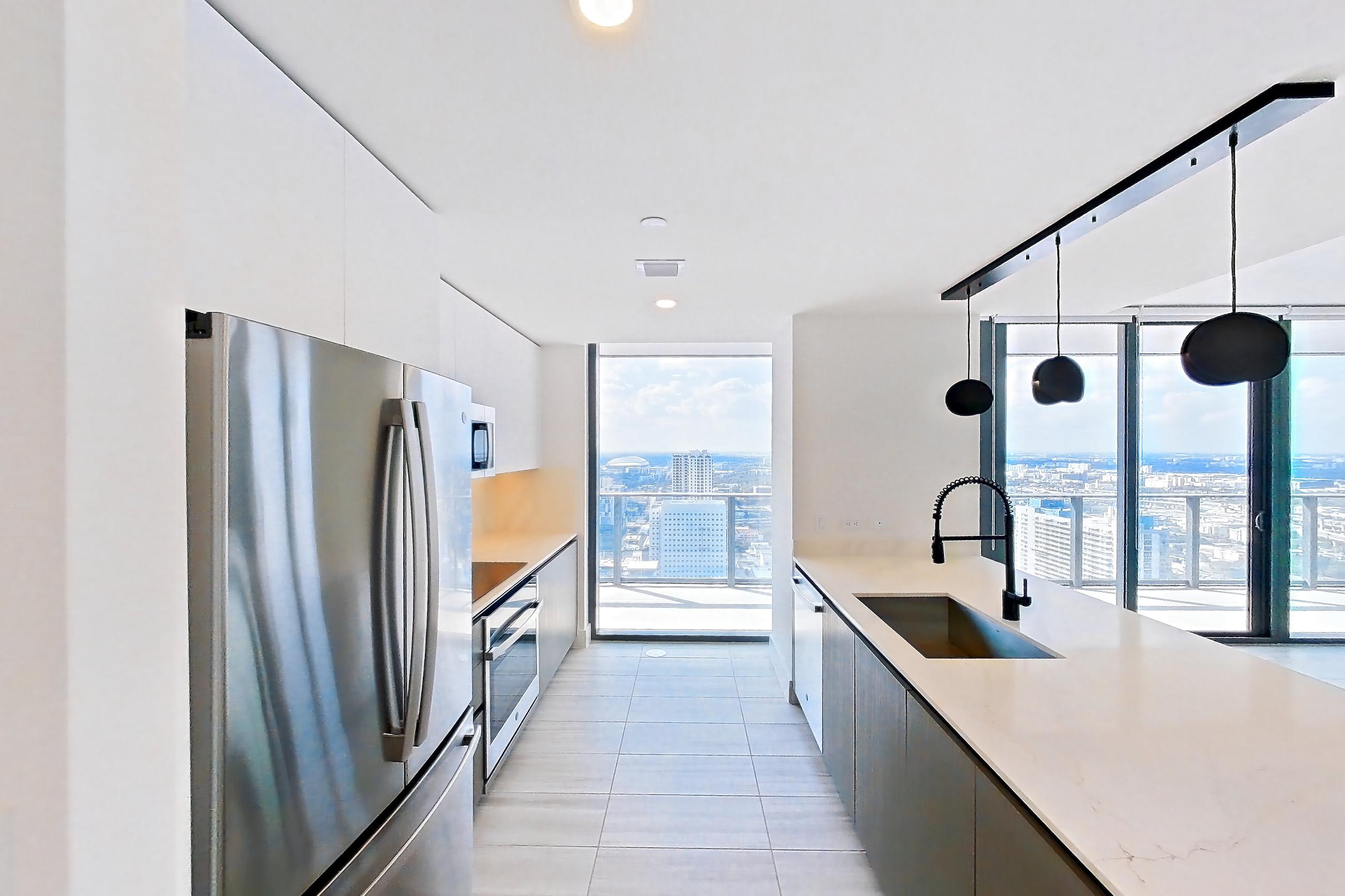 KITCHEN ENTRYWAY
