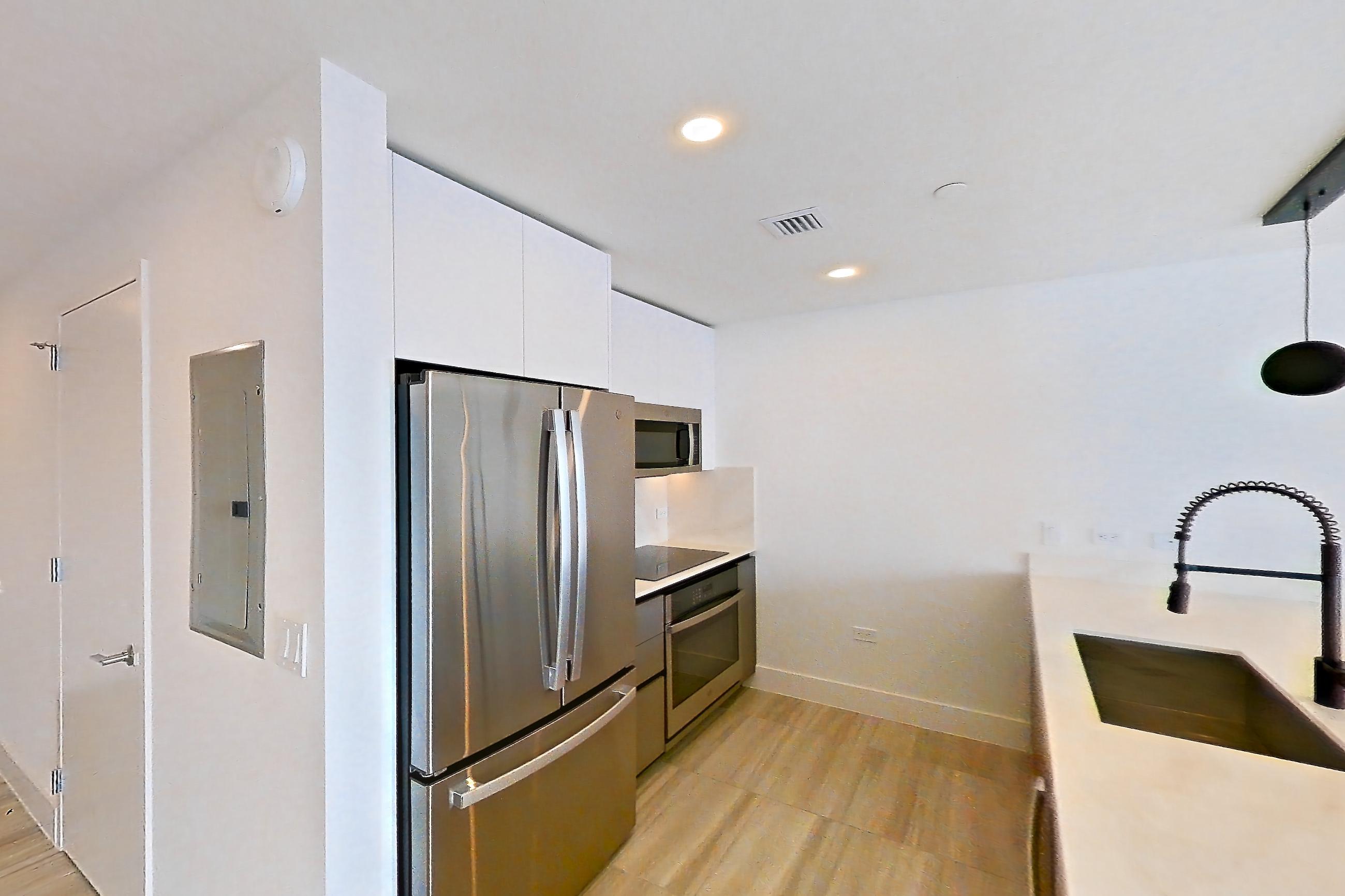 KITCHEN ENTRYWAY