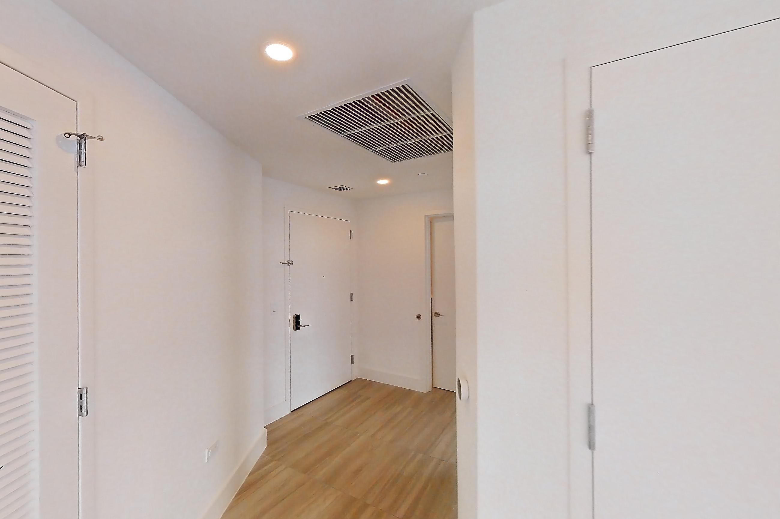 KITCHEN ENTRYWAY