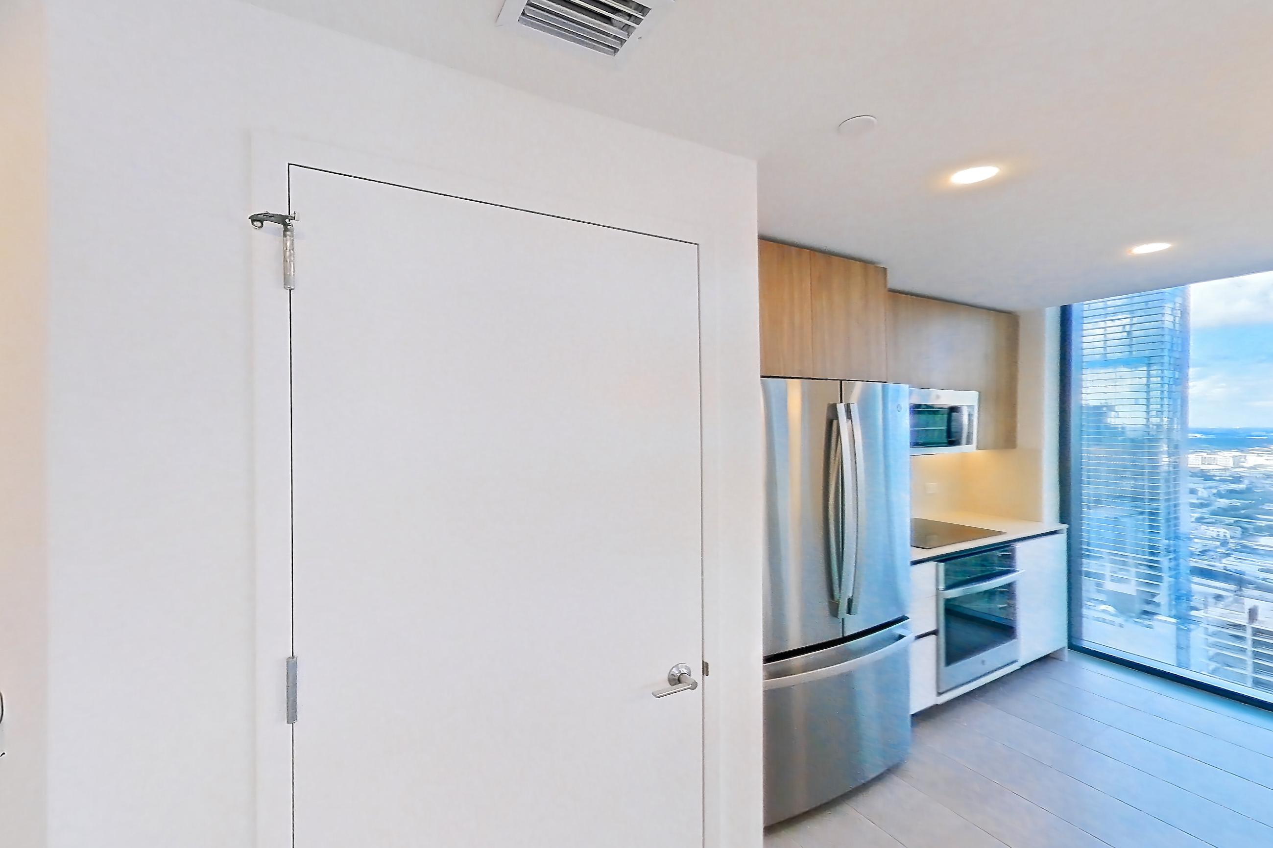 KITCHEN ENTRYWAY