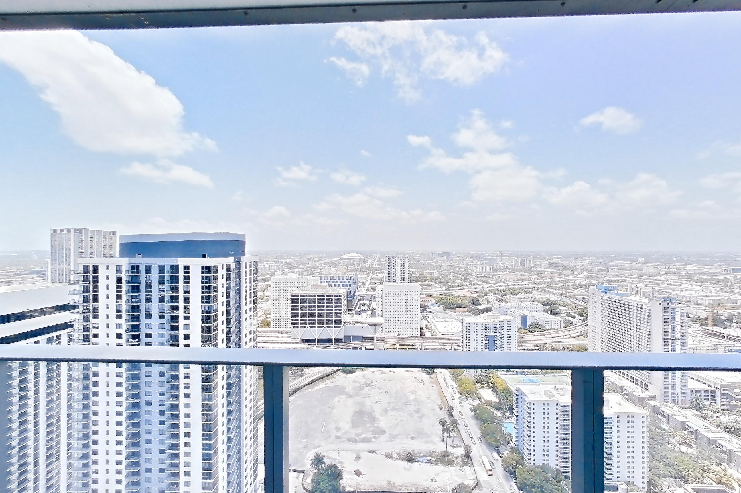 BALCONY LIVING ROOM SIDE