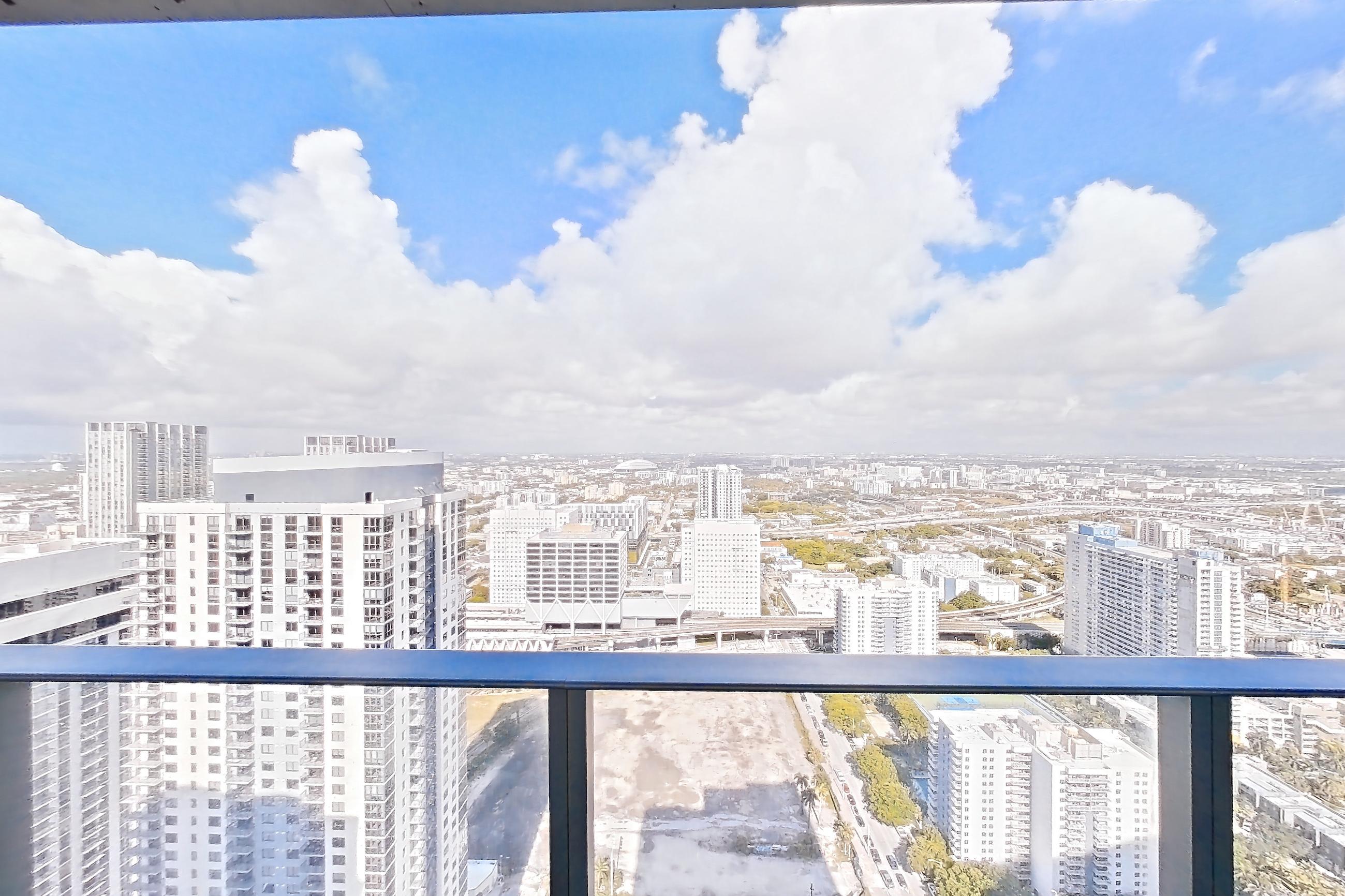 BALCONY LIVING ROOM SIDE