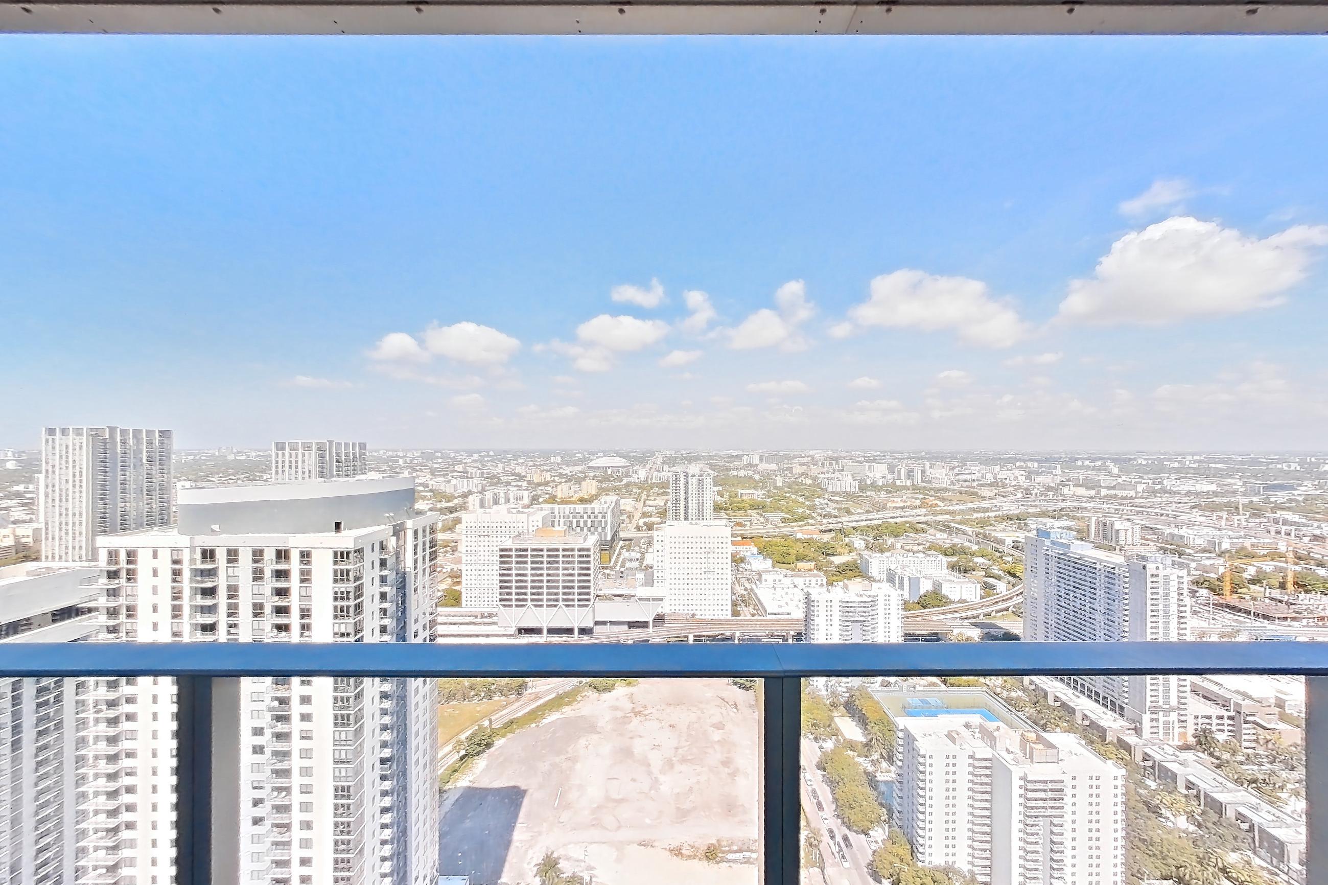 BALCONY LIVING ROOM SIDE