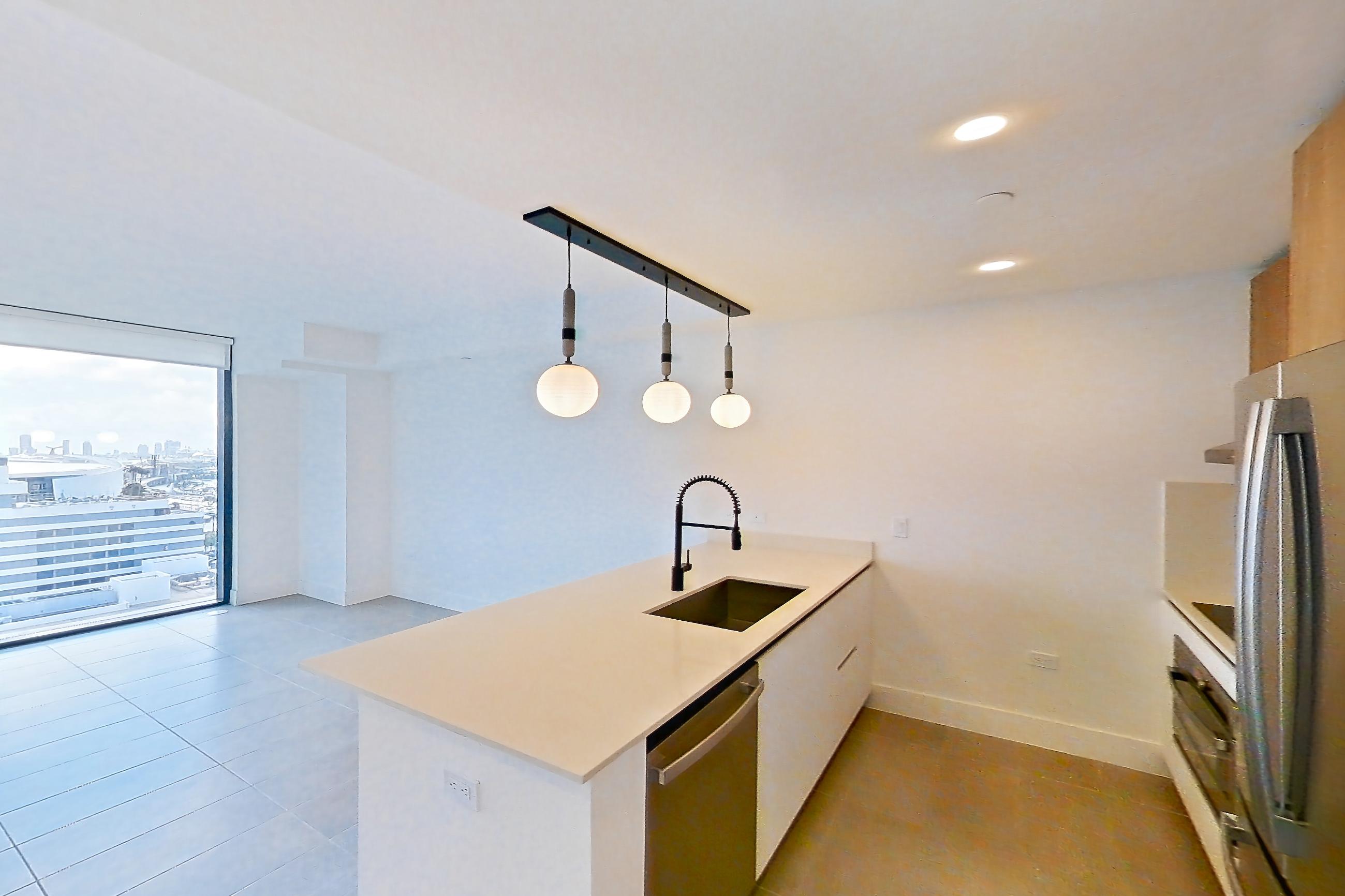 KITCHEN ENTRYWAY