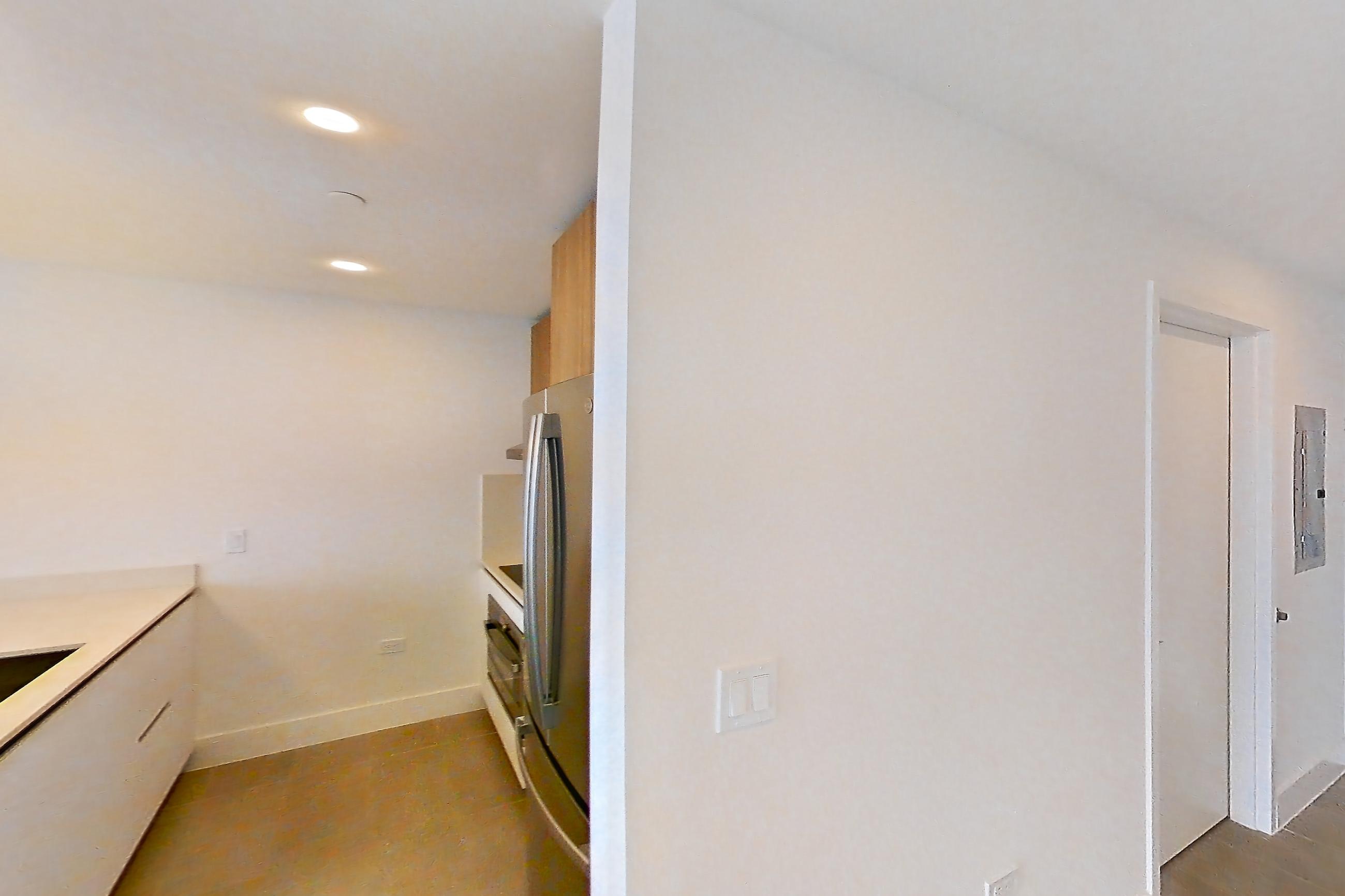 KITCHEN ENTRYWAY