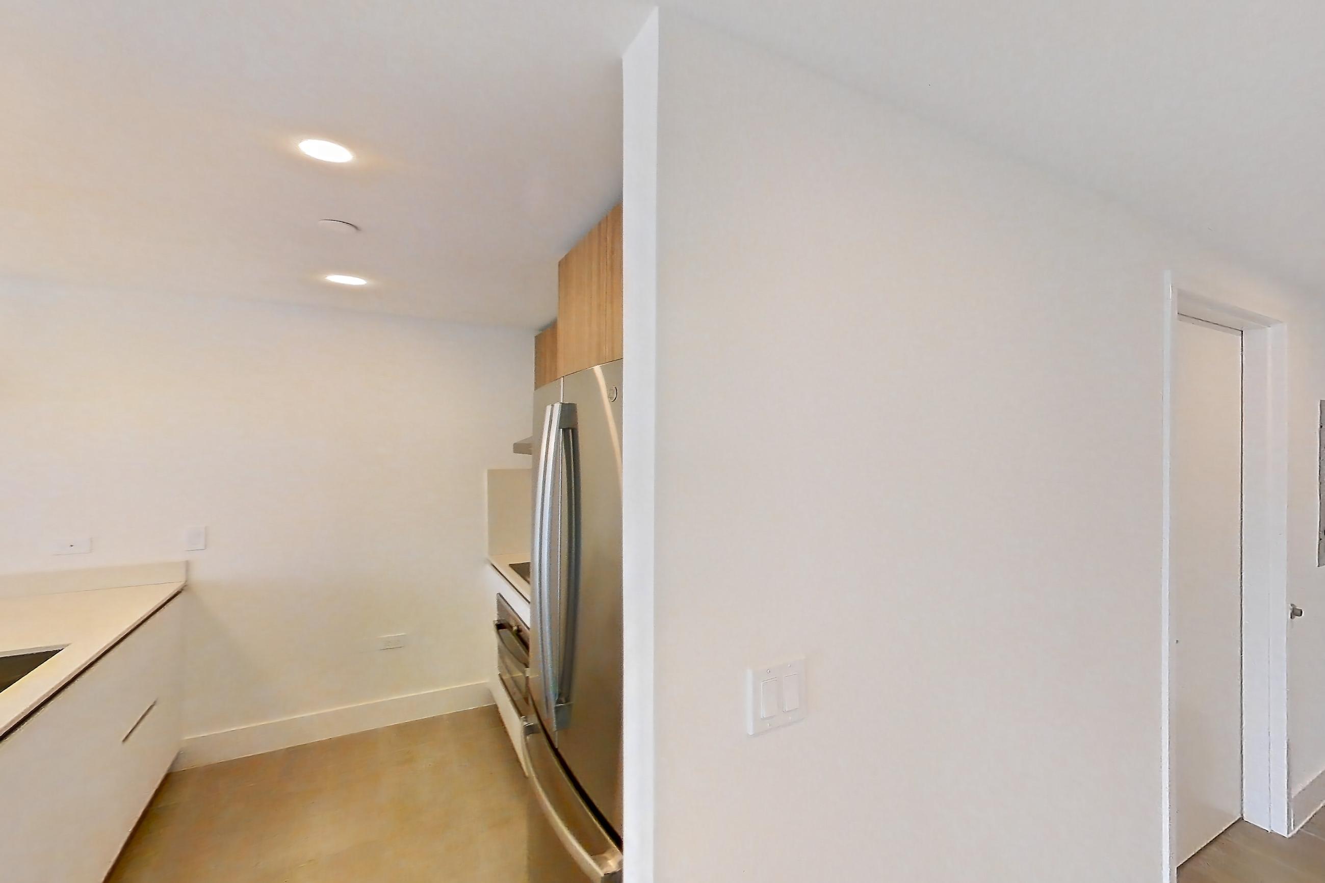 KITCHEN ENTRYWAY