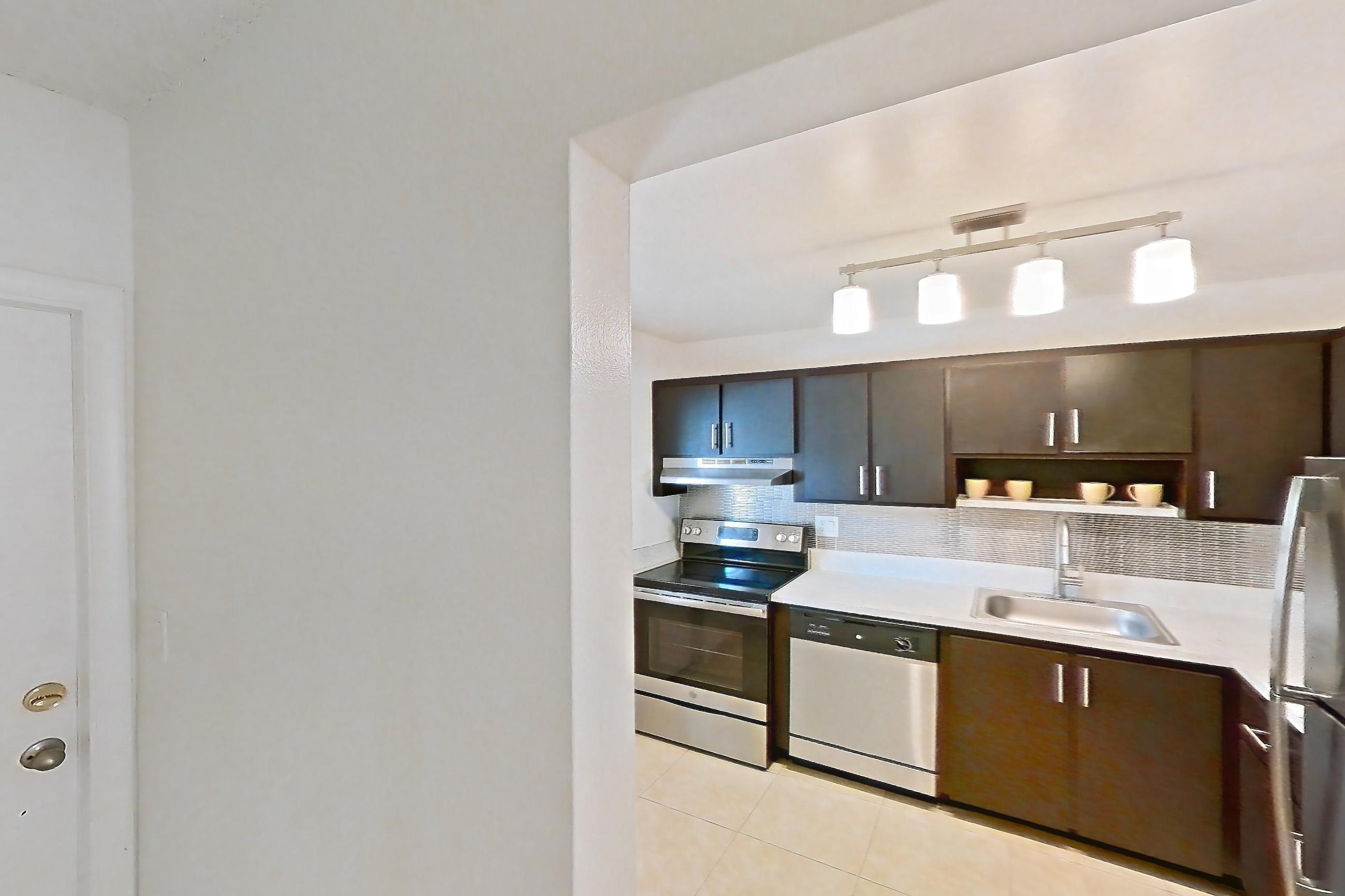KITCHEN ENTRYWAY