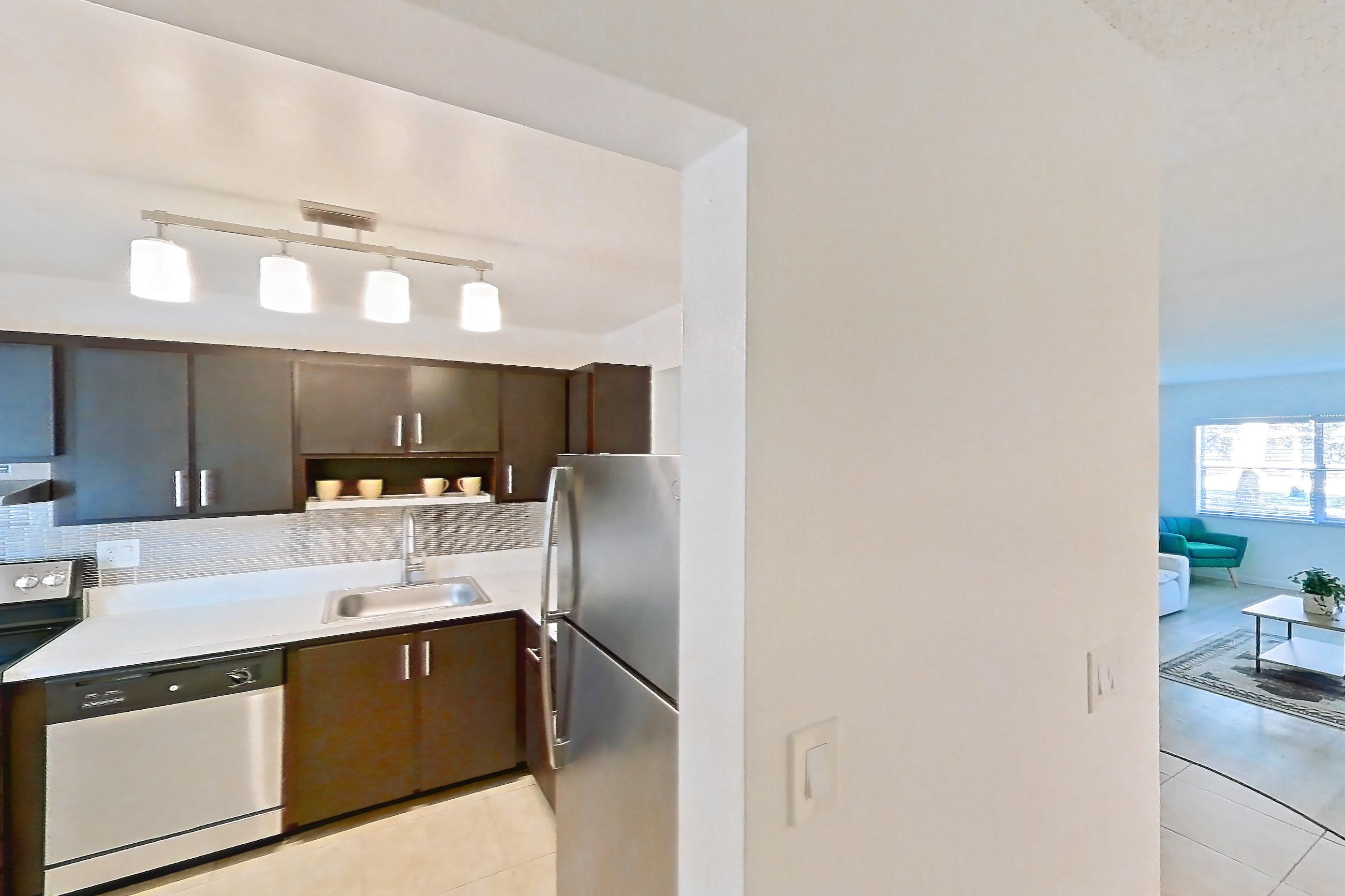 KITCHEN ENTRYWAY